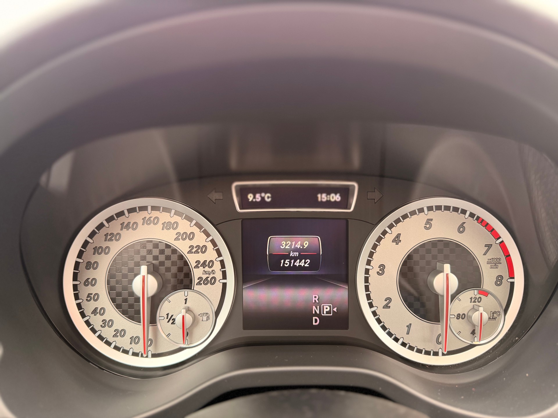 MERCEDES-BENZ A 250 Urban 4Matic 7G-DCT-image-23