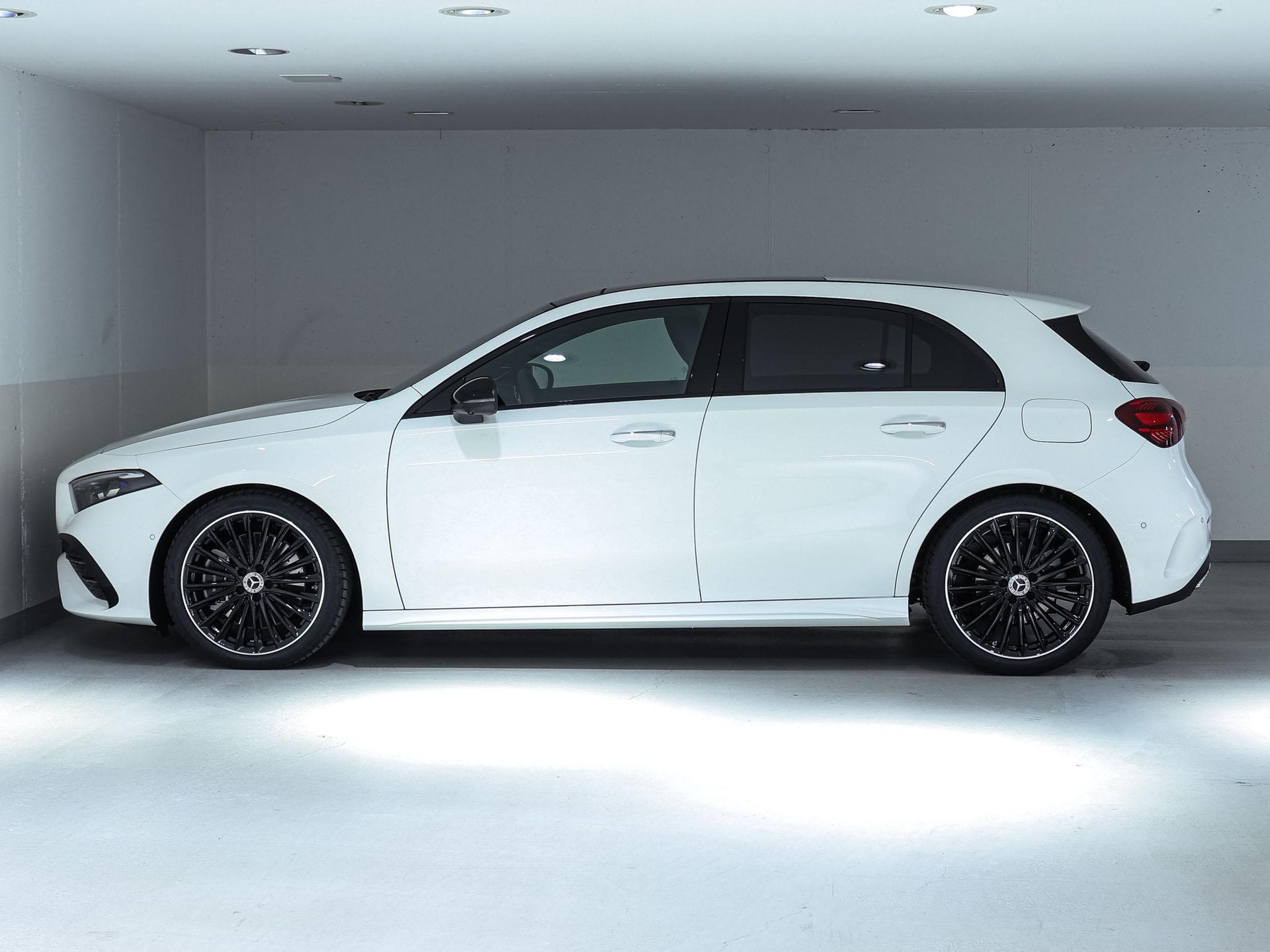 MERCEDES-BENZ A 250 4MATIC-image-4