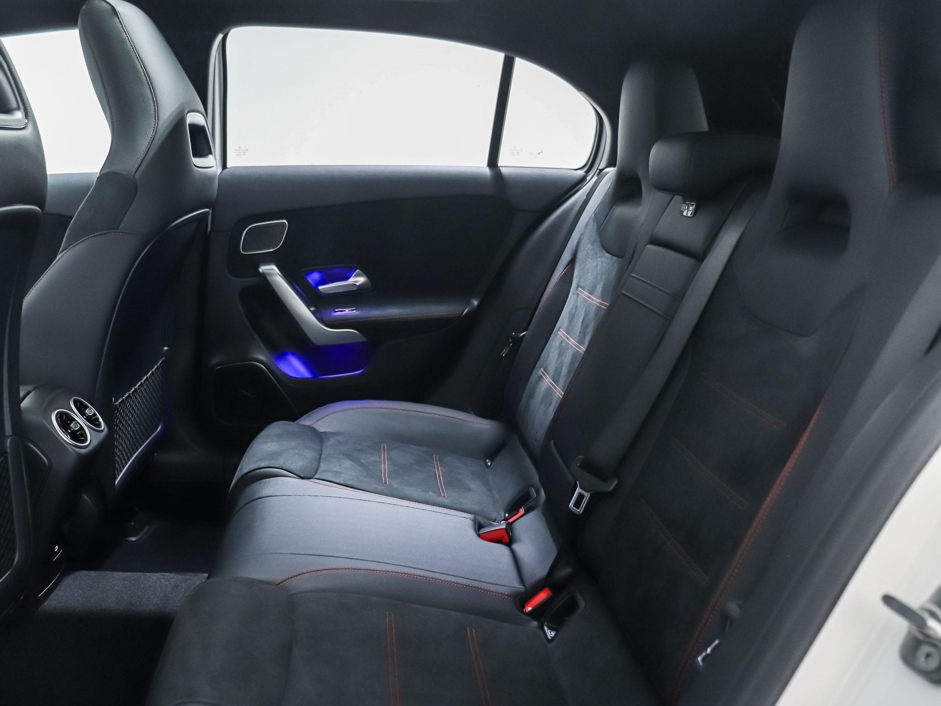MERCEDES-BENZ A 250 4MATIC-image-7