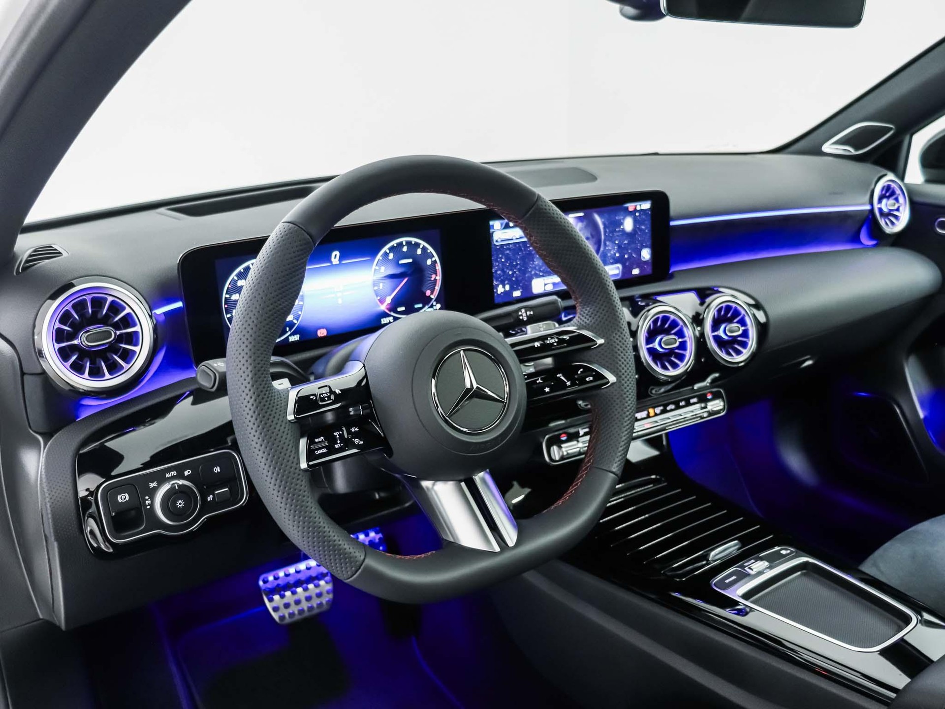 MERCEDES-BENZ A 250 4MATIC-image-9