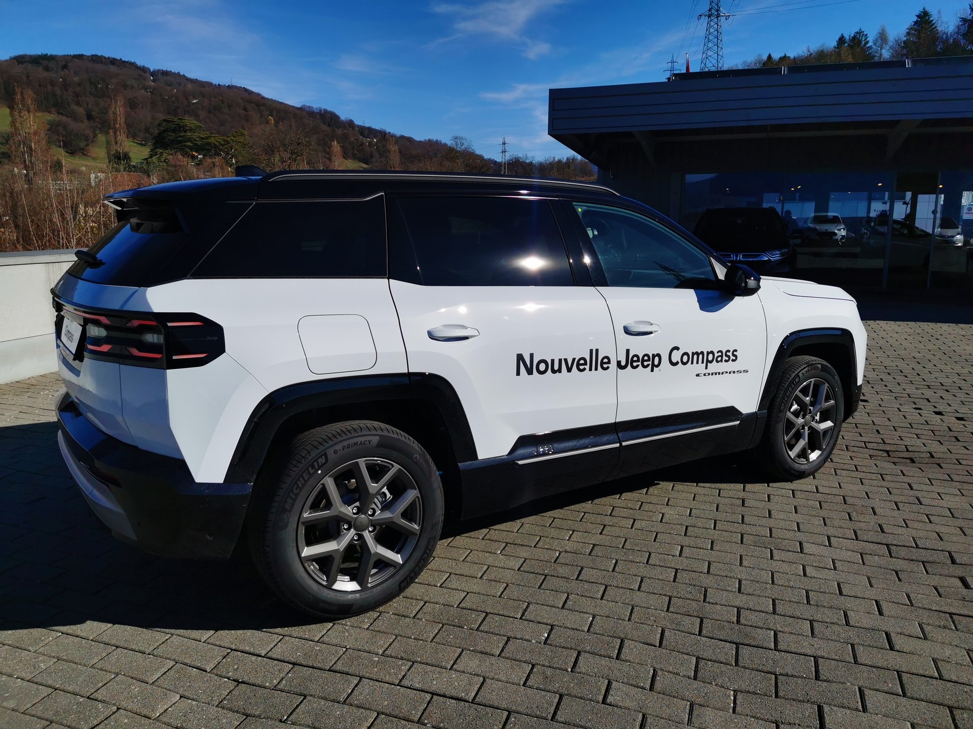 JEEP Compass 1.2 T e-Hybrid Fi-image-2