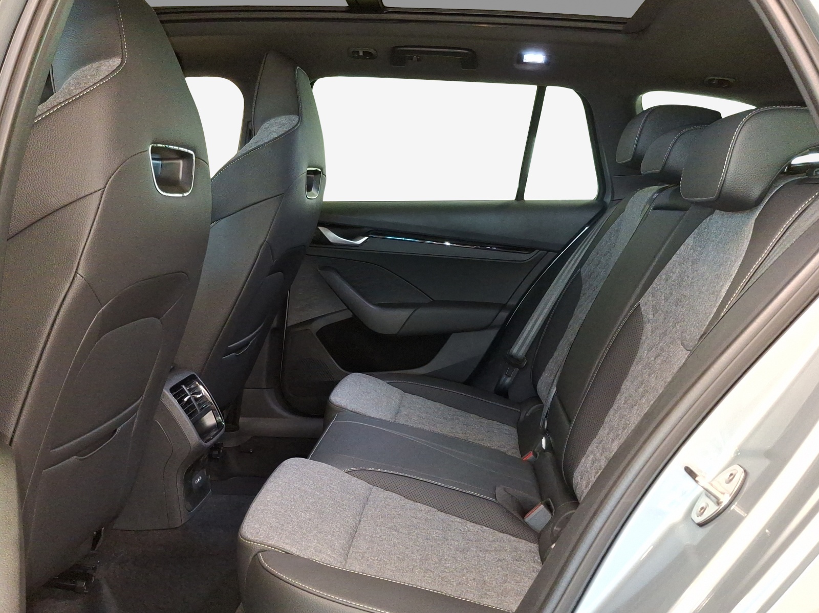 SKODA Octavia Combi 2.0 TSI DSG Sport Line 4x4-image-11