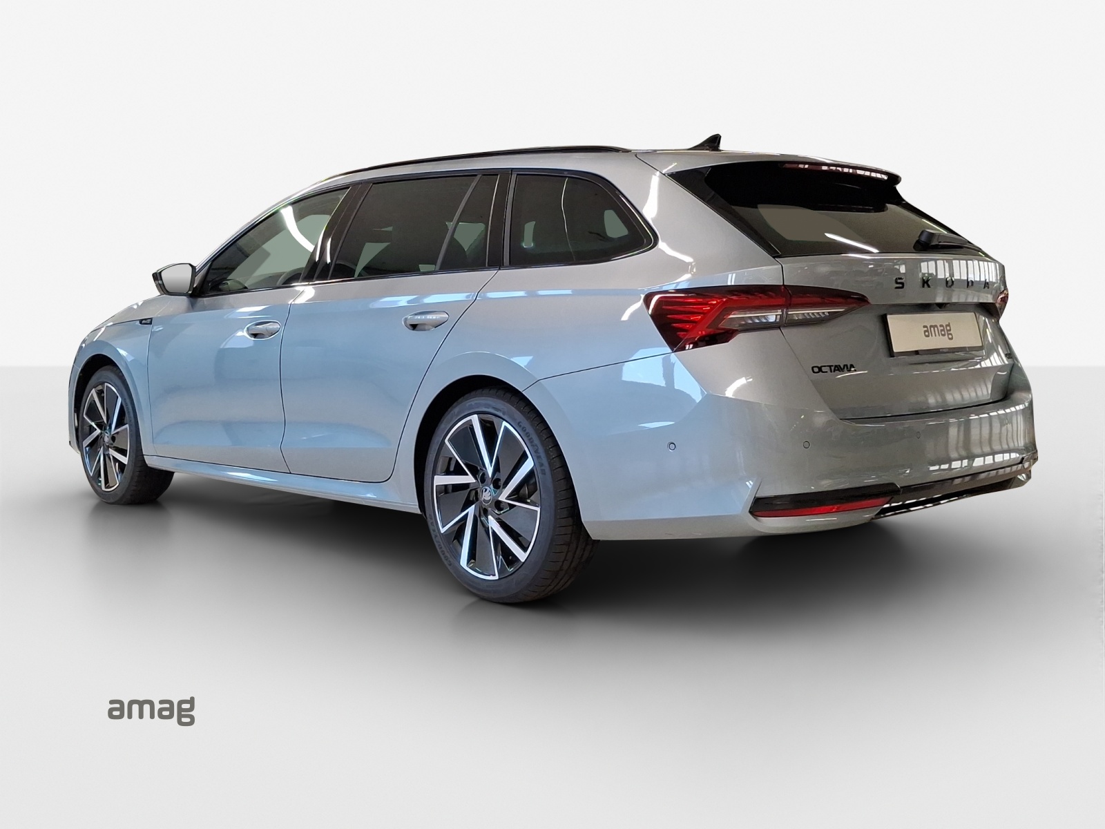 SKODA Octavia Combi 2.0 TSI DSG Sport Line 4x4-image-2