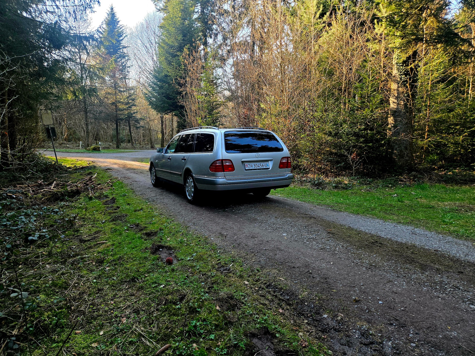 MERCEDES-BENZ E 240 Elégance-image-13