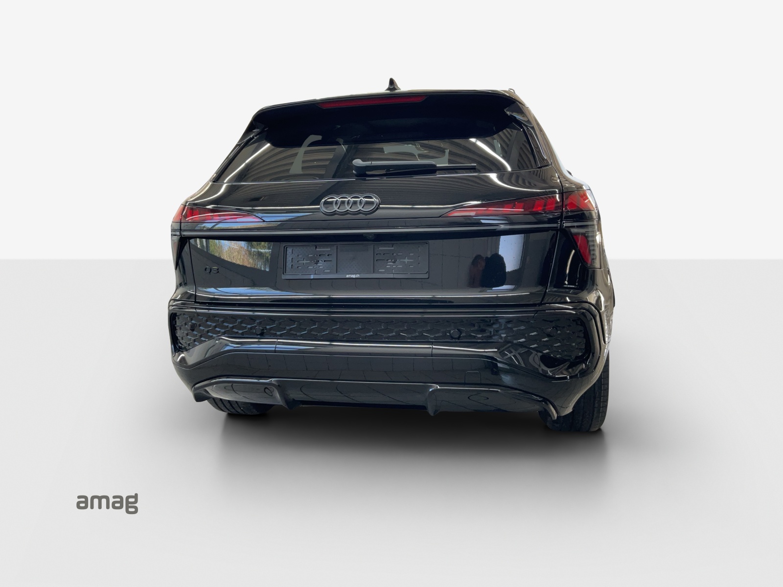 AUDI Q3 SUV 110 kW TFSI S tronic-image-3