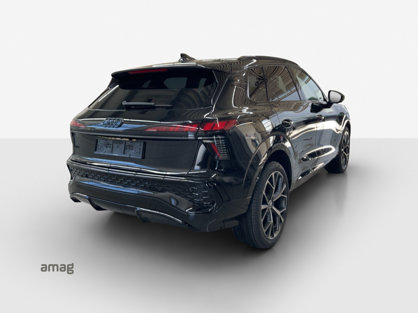 AUDI Q3 SUV 110 kW TFSI S tronic-image-4