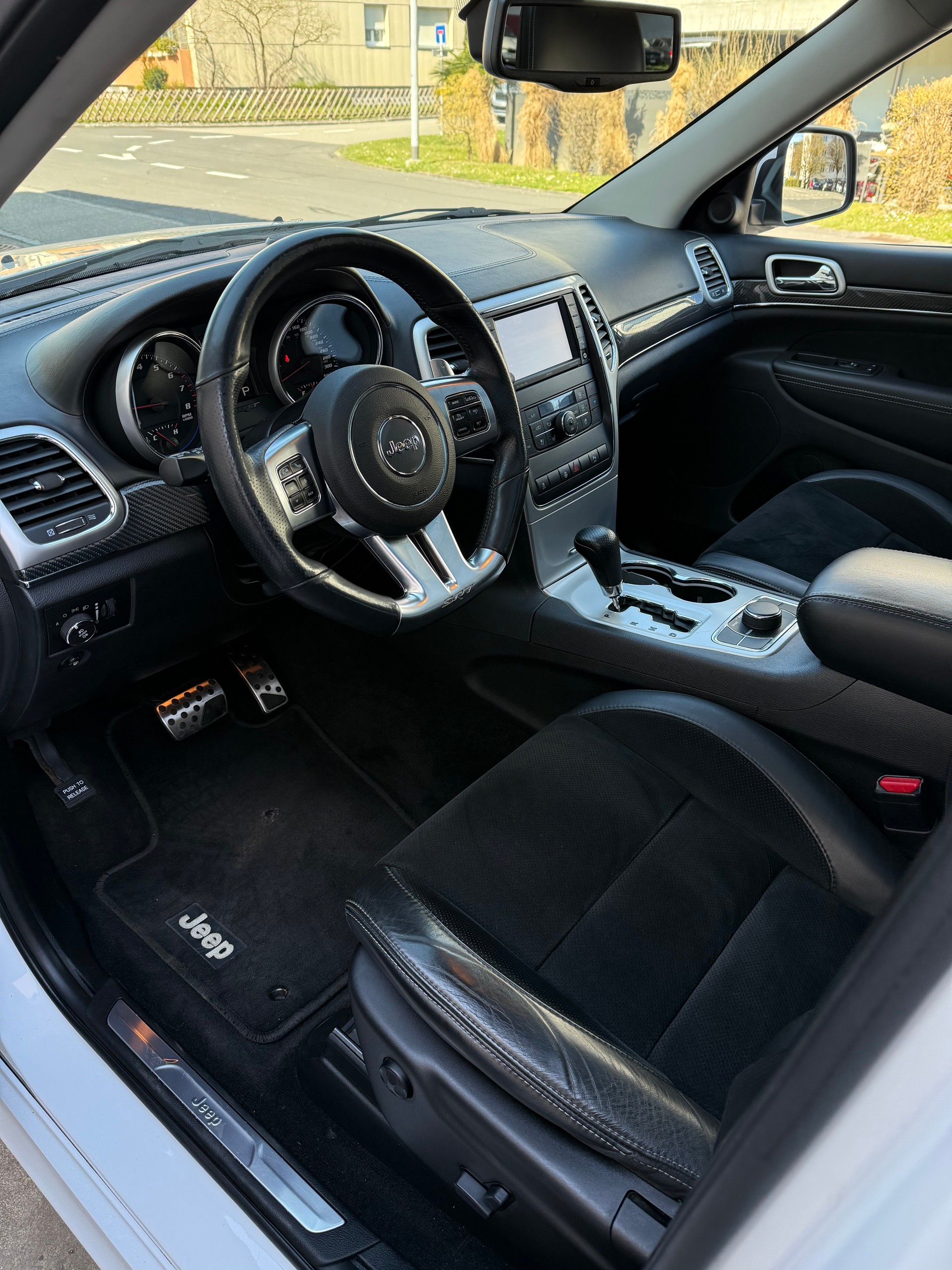 JEEP Grand Cherokee 6.4 SRT8 Automatic-image-9