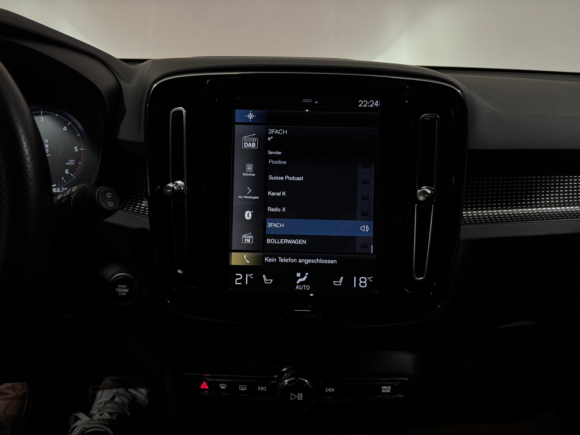VOLVO XC40 D4 AWD R-Design Geartronic | AHK 2100Kg |-image-23