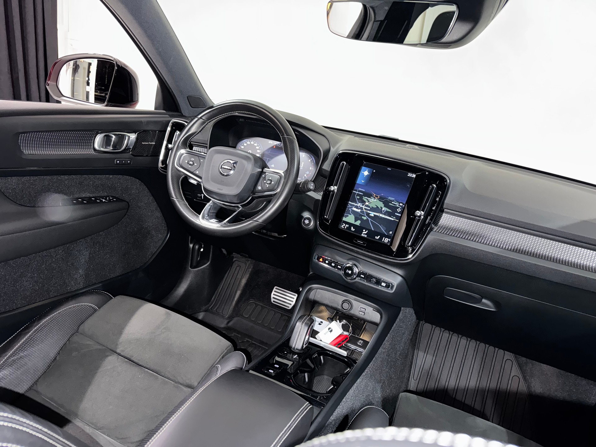 VOLVO XC40 D4 AWD R-Design Geartronic | AHK 2100Kg |-image-17