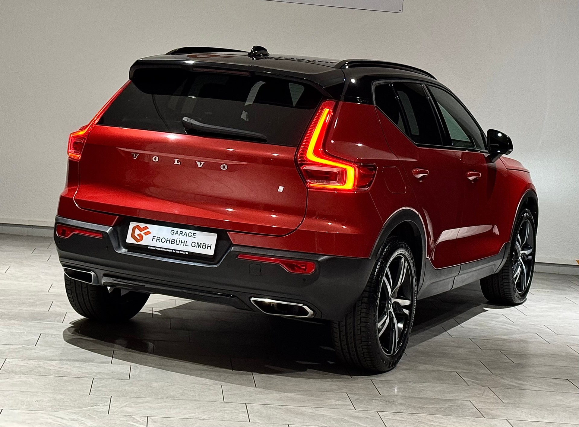 VOLVO XC40 D4 AWD R-Design Geartronic | AHK 2100Kg |-image-3