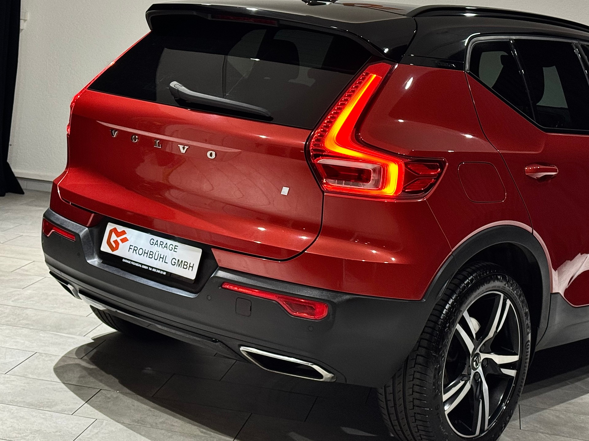 VOLVO XC40 D4 AWD R-Design Geartronic | AHK 2100Kg |-image-7