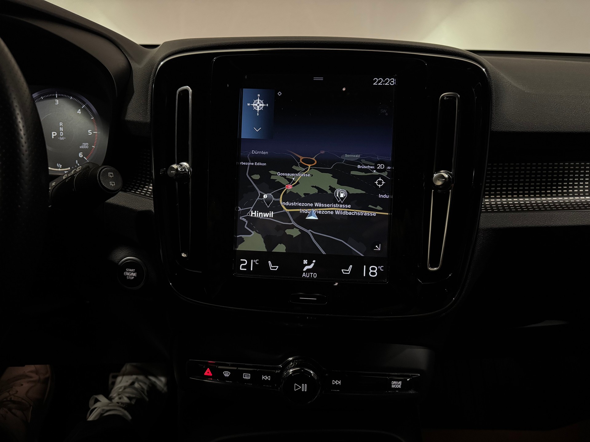 VOLVO XC40 D4 AWD R-Design Geartronic | AHK 2100Kg |-image-20