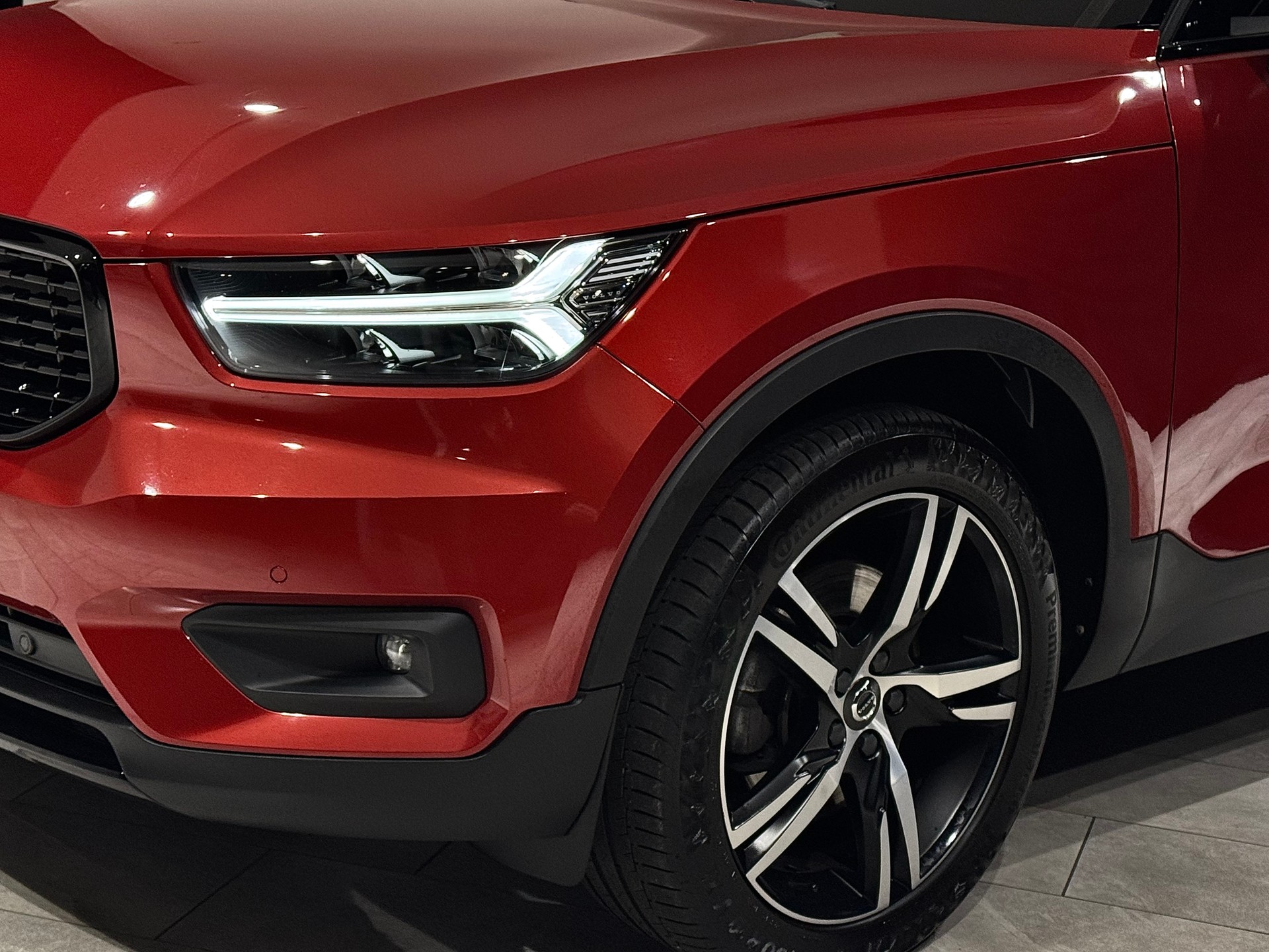 VOLVO XC40 D4 AWD R-Design Geartronic | AHK 2100Kg |-image-10