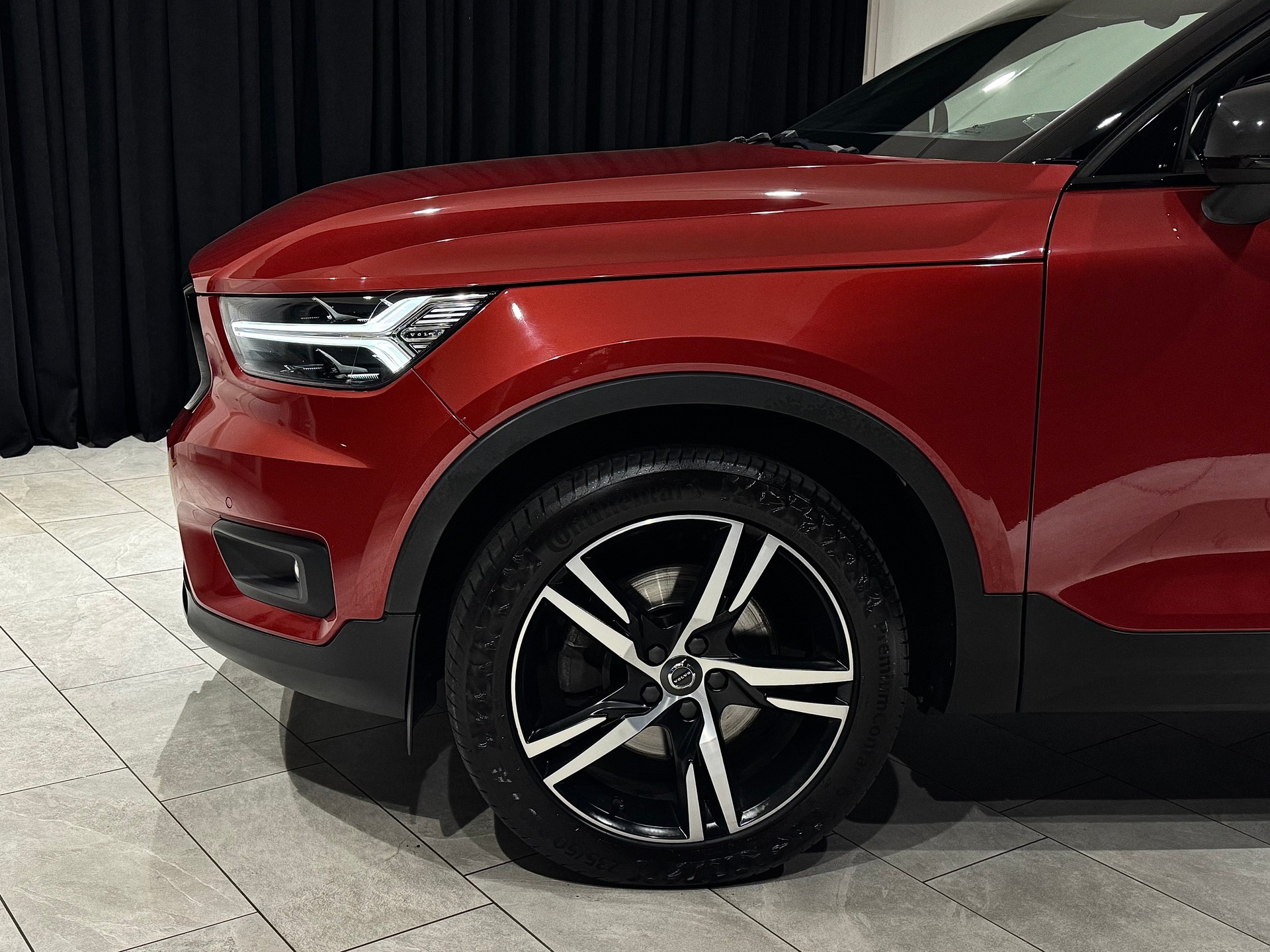 VOLVO XC40 D4 AWD R-Design Geartronic | AHK 2100Kg |-image-12
