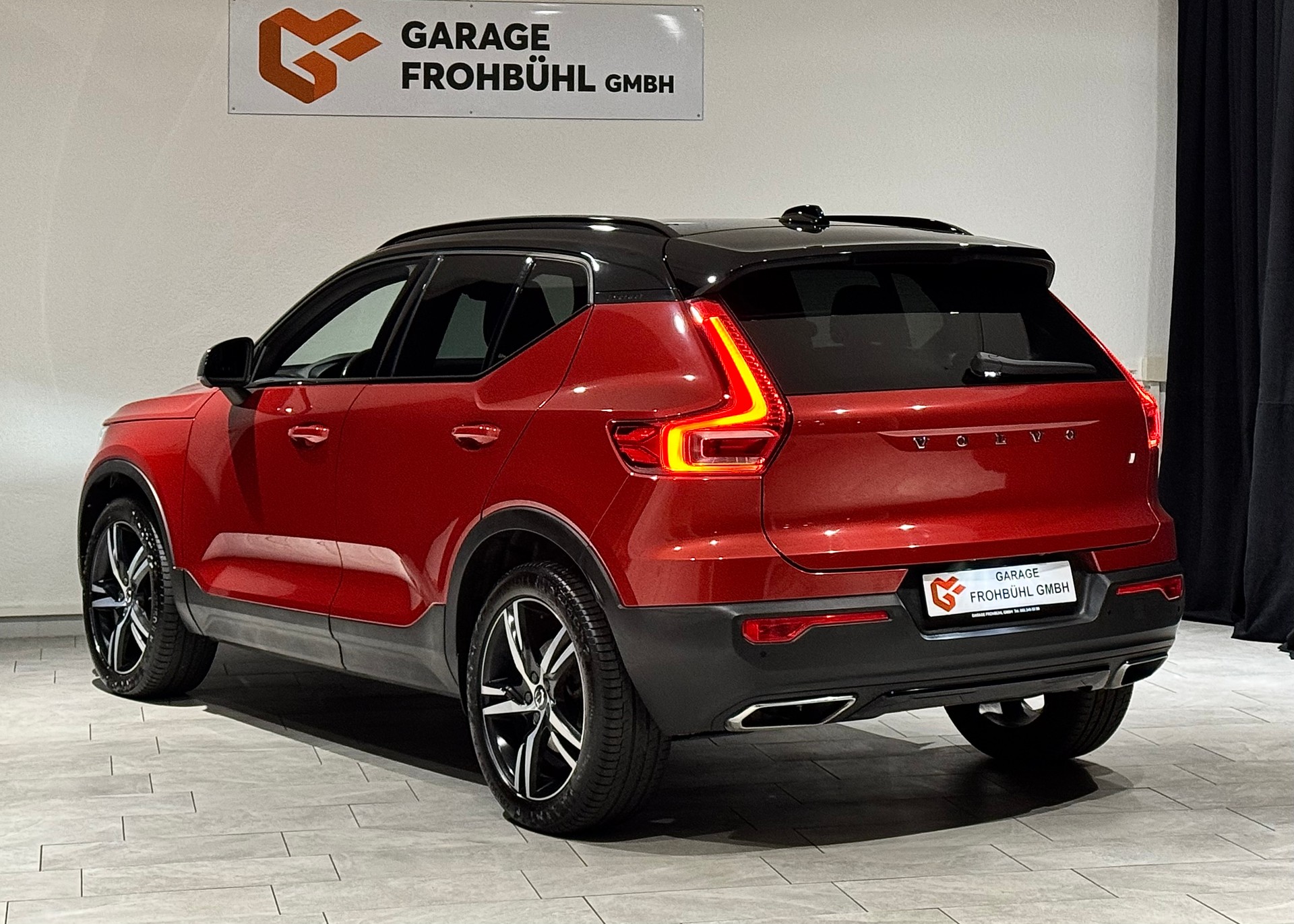 VOLVO XC40 D4 AWD R-Design Geartronic | AHK 2100Kg |-image-4