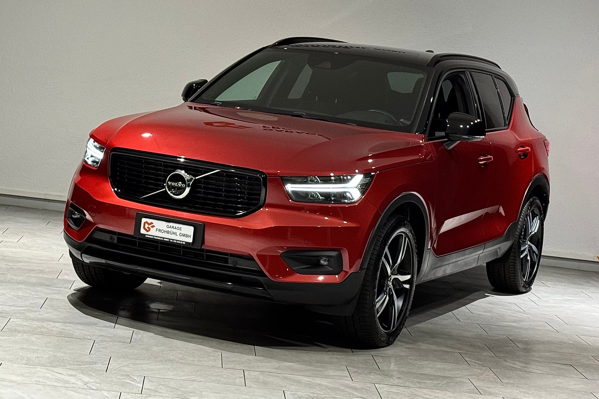 VOLVO XC40 D4 AWD R-Design Geartronic | AHK 2100Kg |-image-0