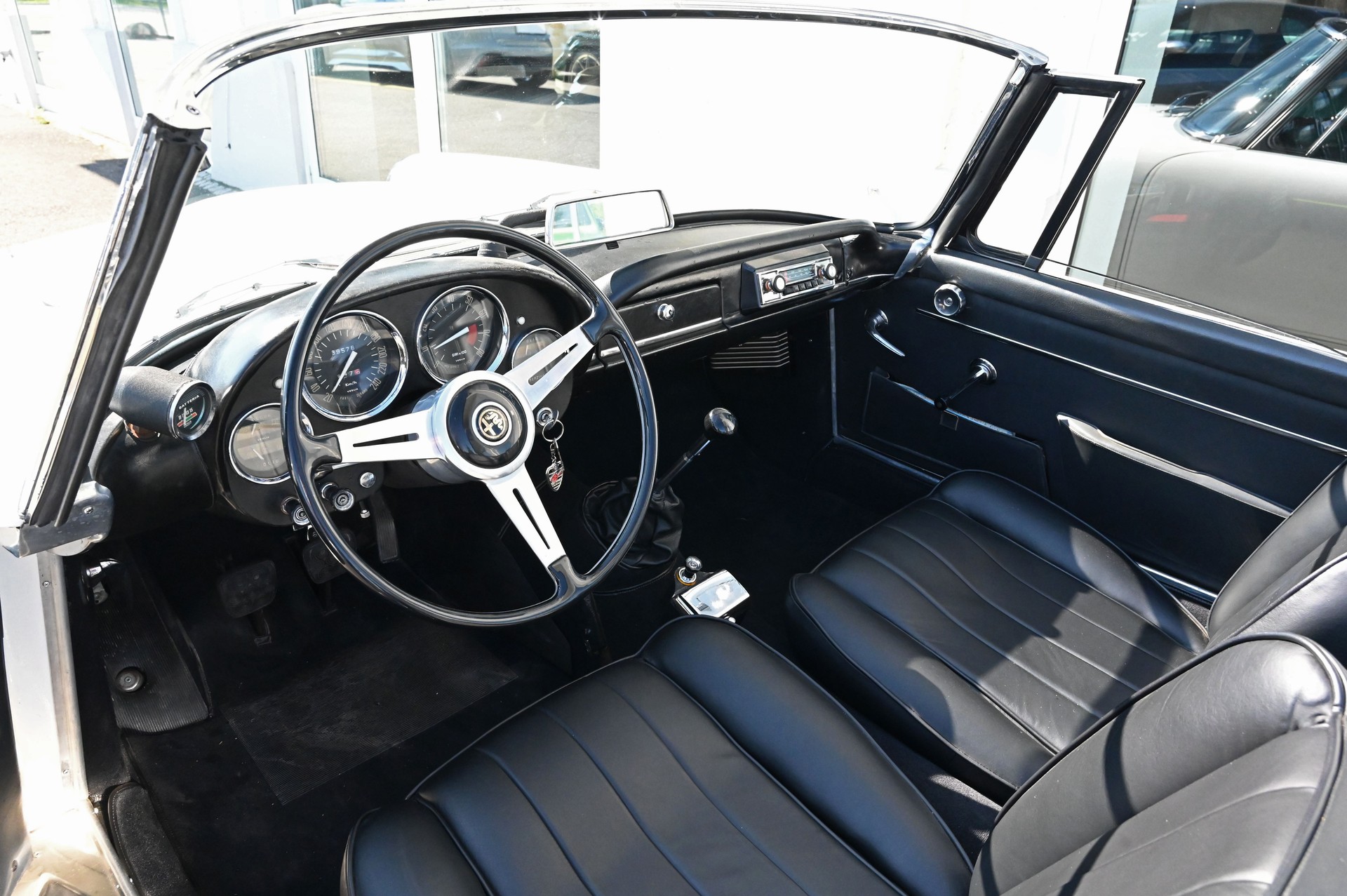 ALFA ROMEO 2600 Touring Spider-image-9