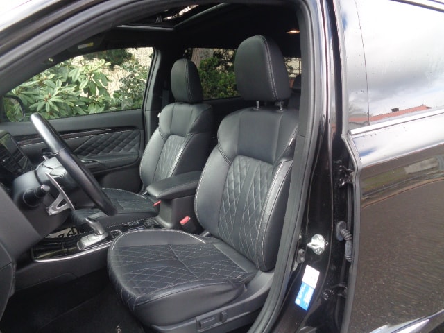 MITSUBISHI Outlander 2.4 PHEV Diamond 4WD Automatic-image-6