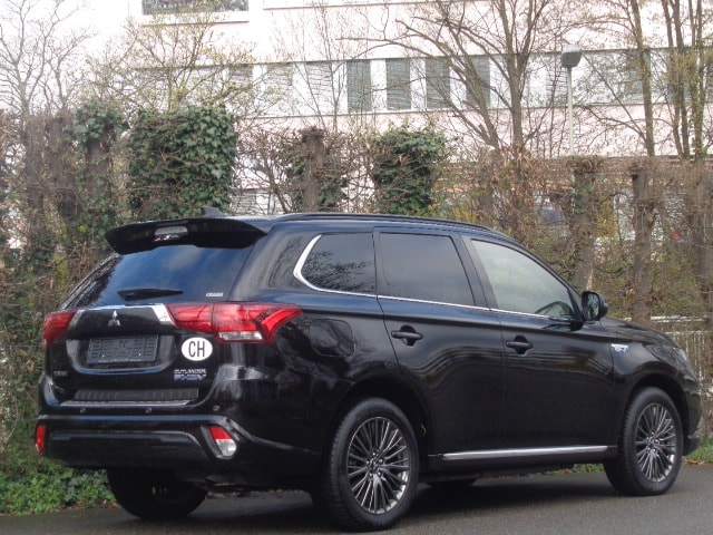 MITSUBISHI Outlander 2.4 PHEV Diamond 4WD Automatic-image-14