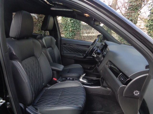 MITSUBISHI Outlander 2.4 PHEV Diamond 4WD Automatic-image-4