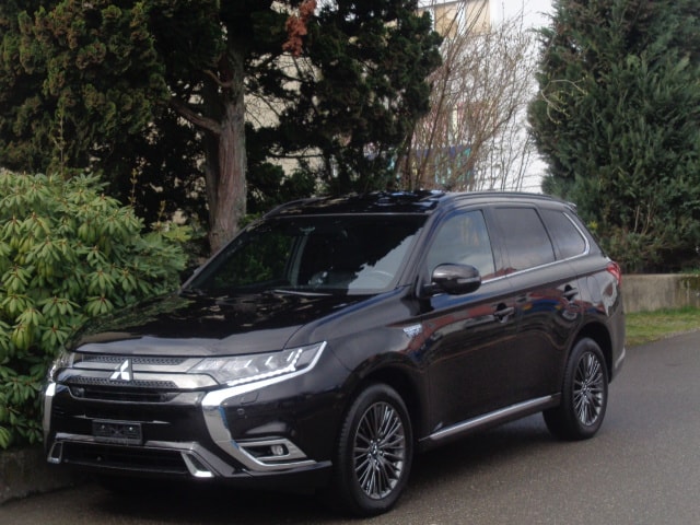 MITSUBISHI Outlander 2.4 PHEV Diamond 4WD Automatic-image-0