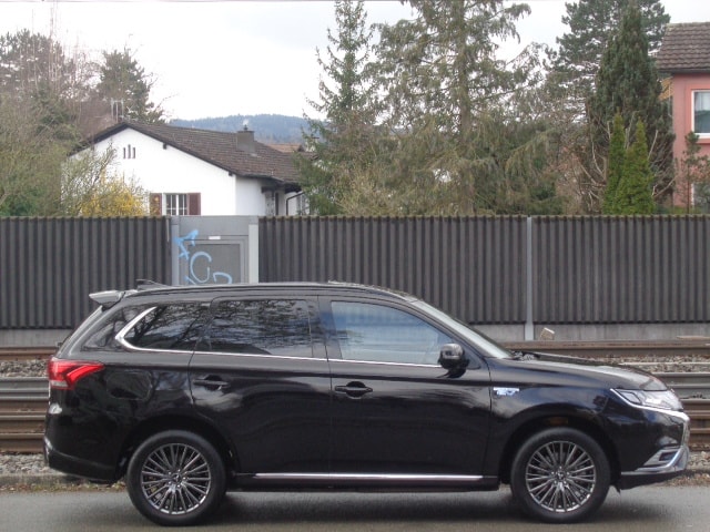 MITSUBISHI Outlander 2.4 PHEV Diamond 4WD Automatic-image-13