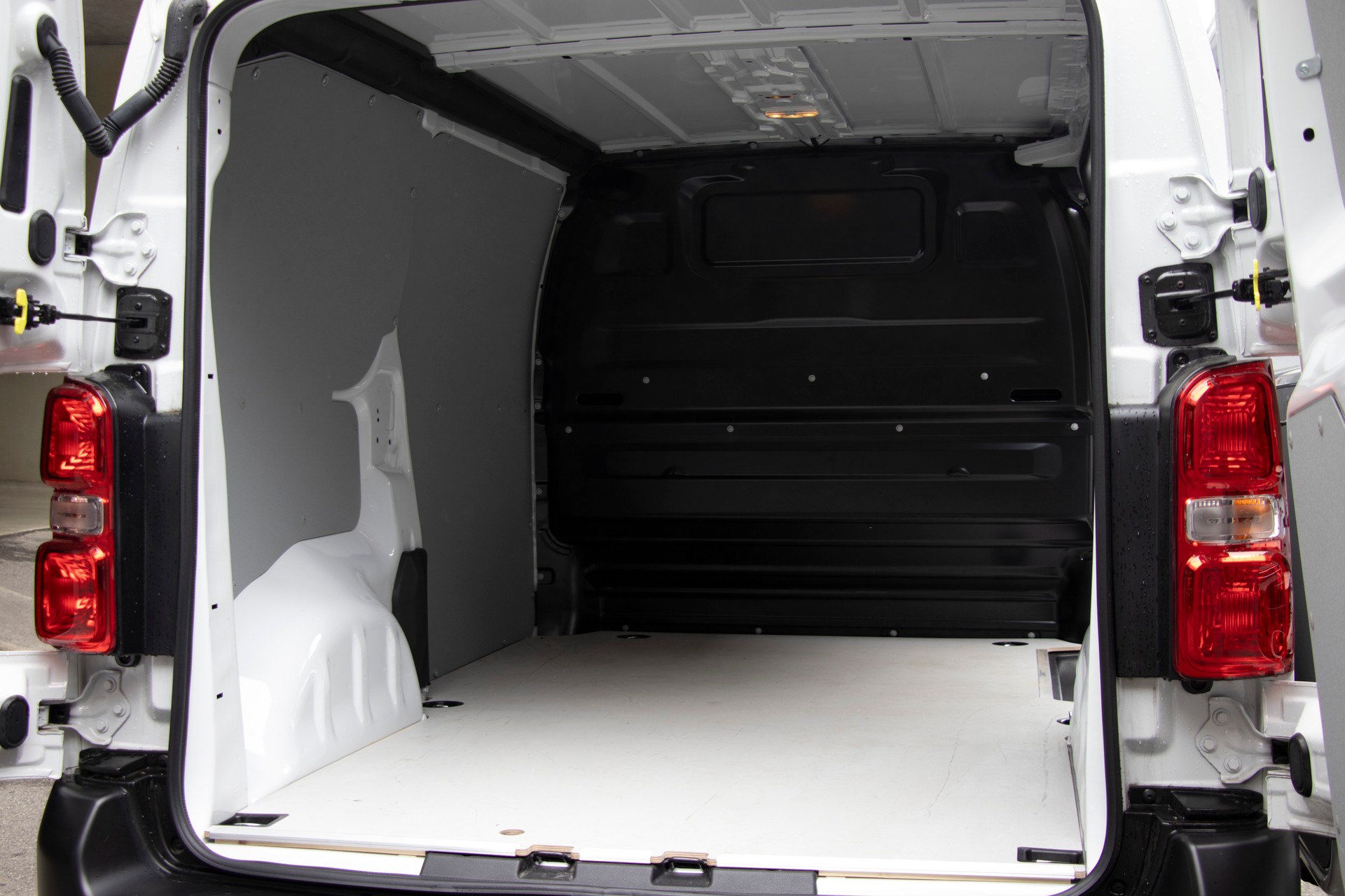 PEUGEOT Expert 2.0 BlueHDi 145 S&S Standard EAT8-image-6