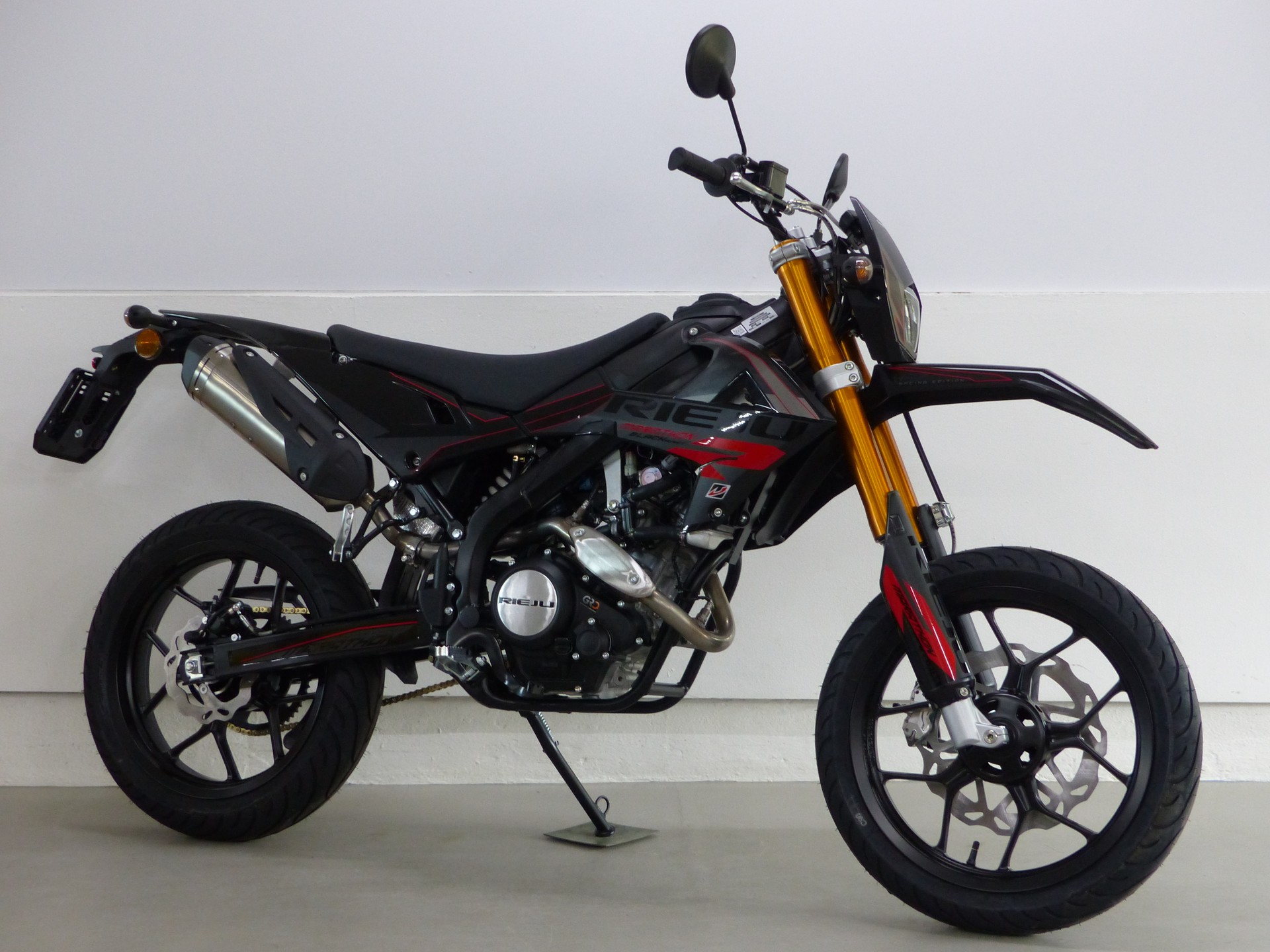 RIEJU Marathon 125 SM Europa-showroom-element-1