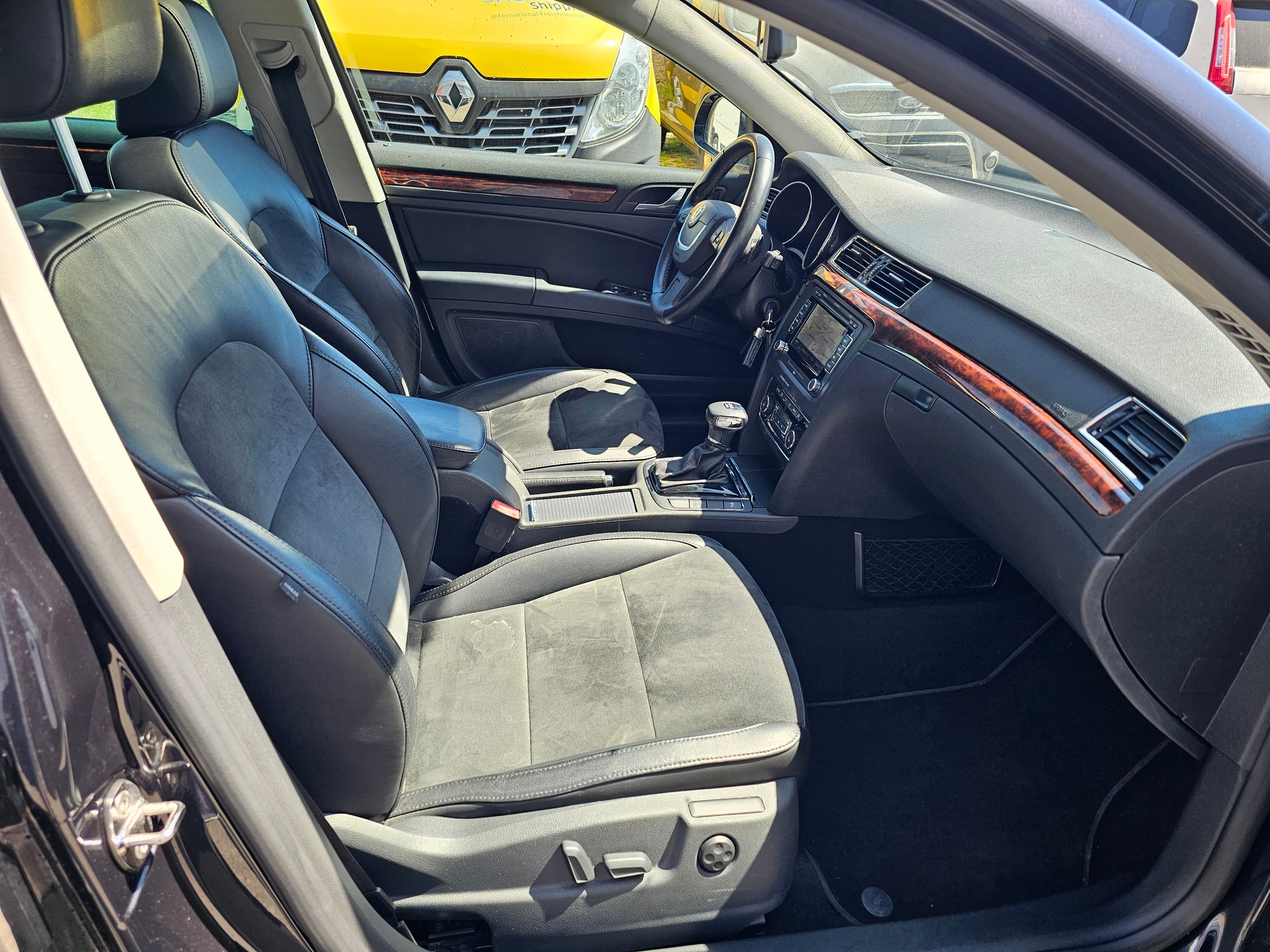 SKODA Superb Combi 2.0 TDi AllDrive4x4 DSG-image-9
