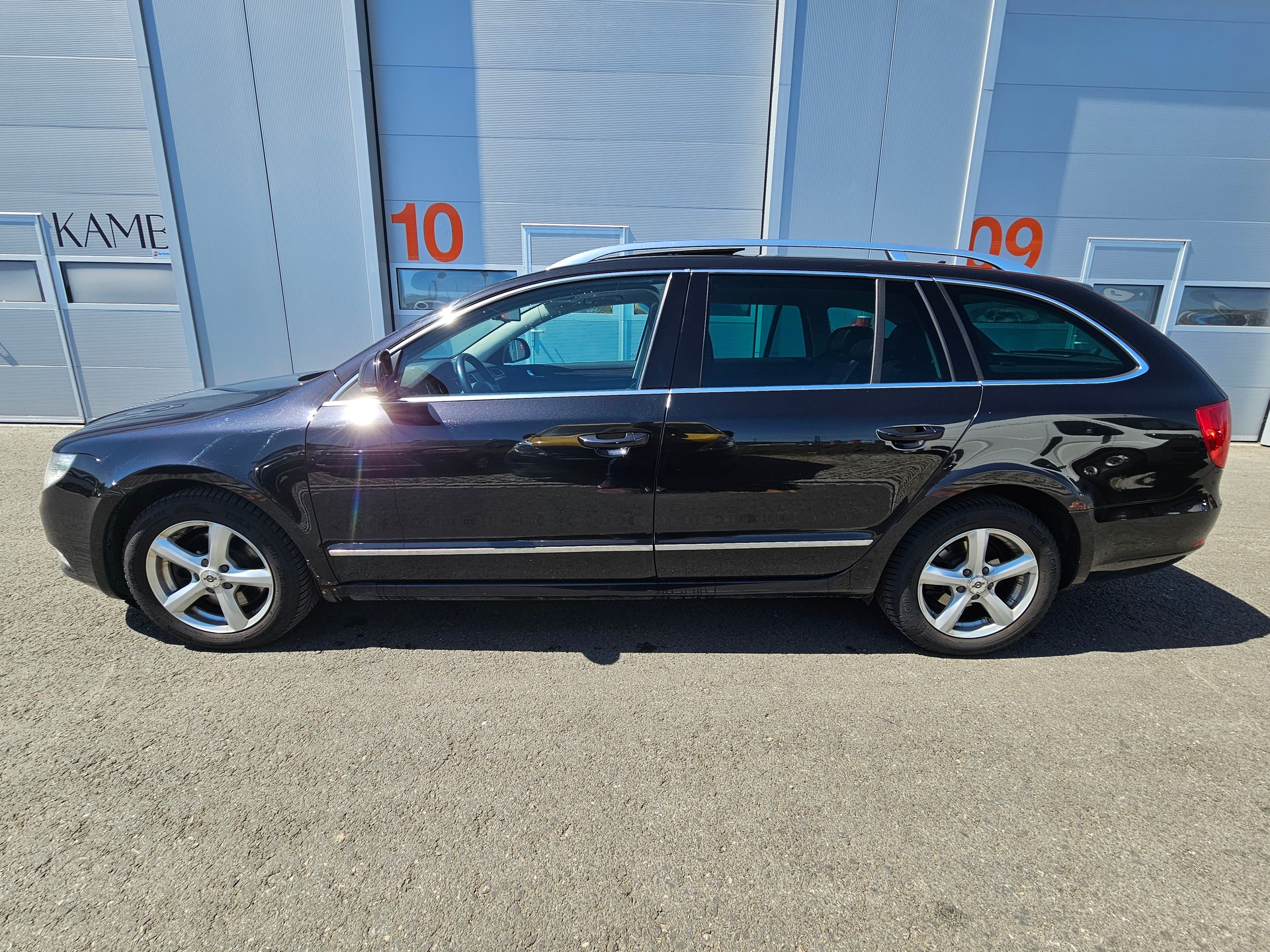 SKODA Superb Combi 2.0 TDi AllDrive4x4 DSG-image-1