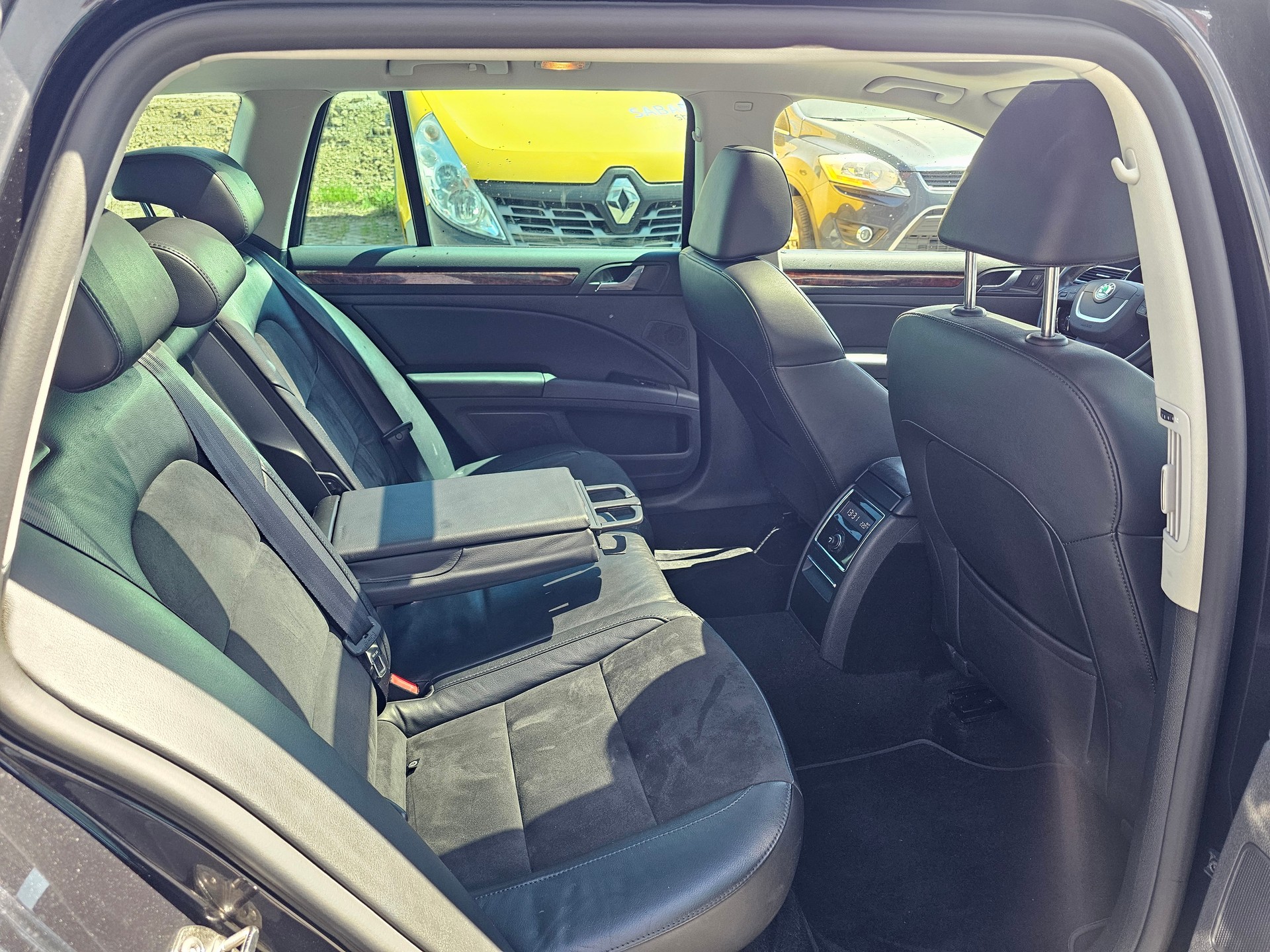 SKODA Superb Combi 2.0 TDi AllDrive4x4 DSG-image-11