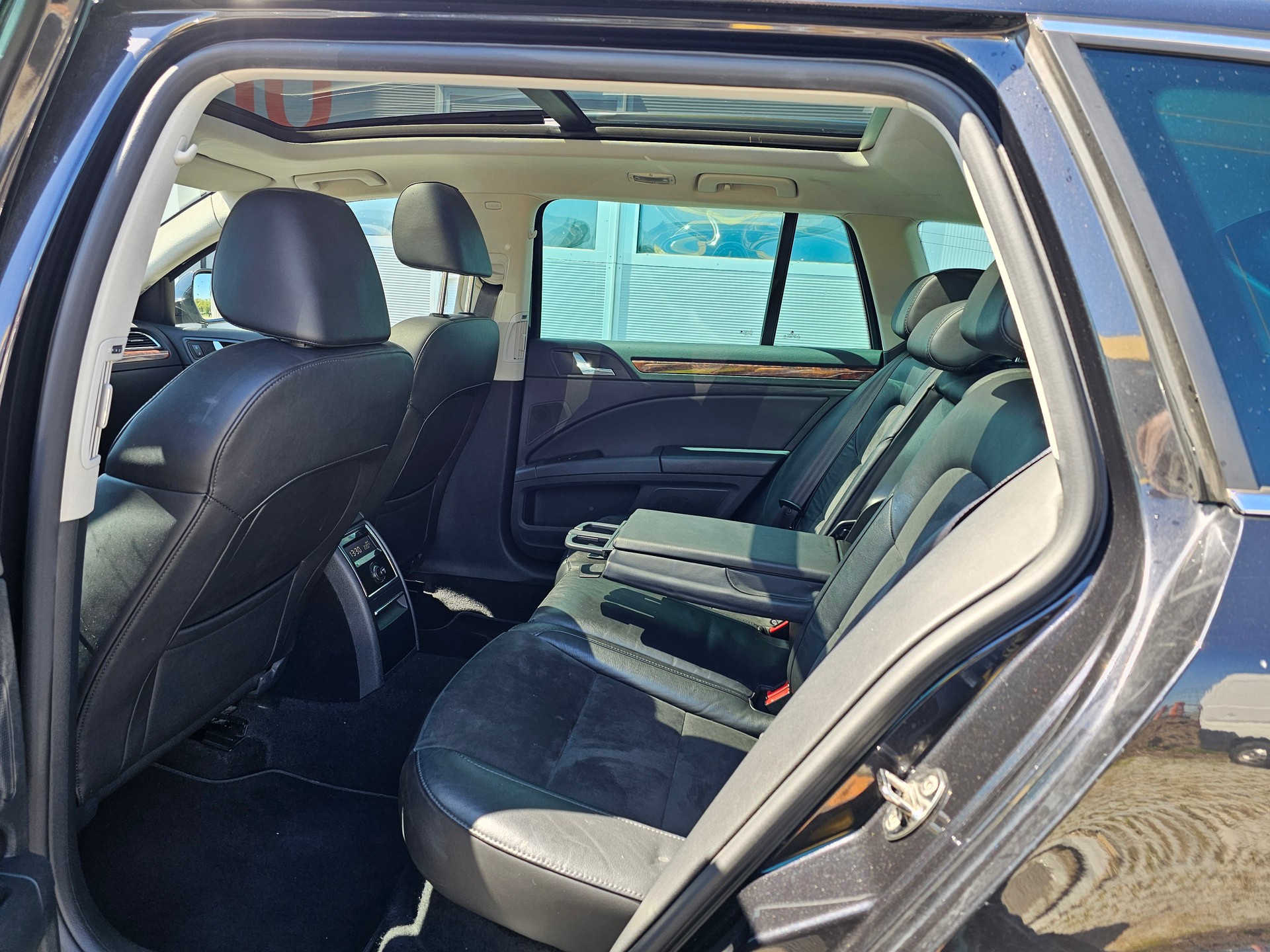 SKODA Superb Combi 2.0 TDi AllDrive4x4 DSG-image-10