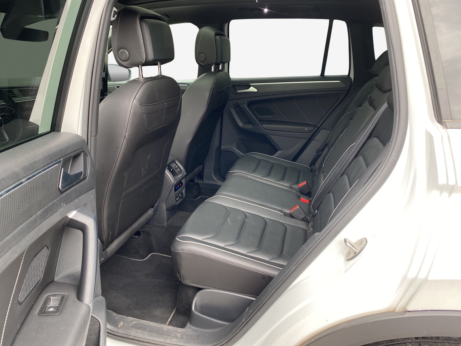 VW Tiguan 2.0 TDI SCR Selection 4Motion DSG-image-11