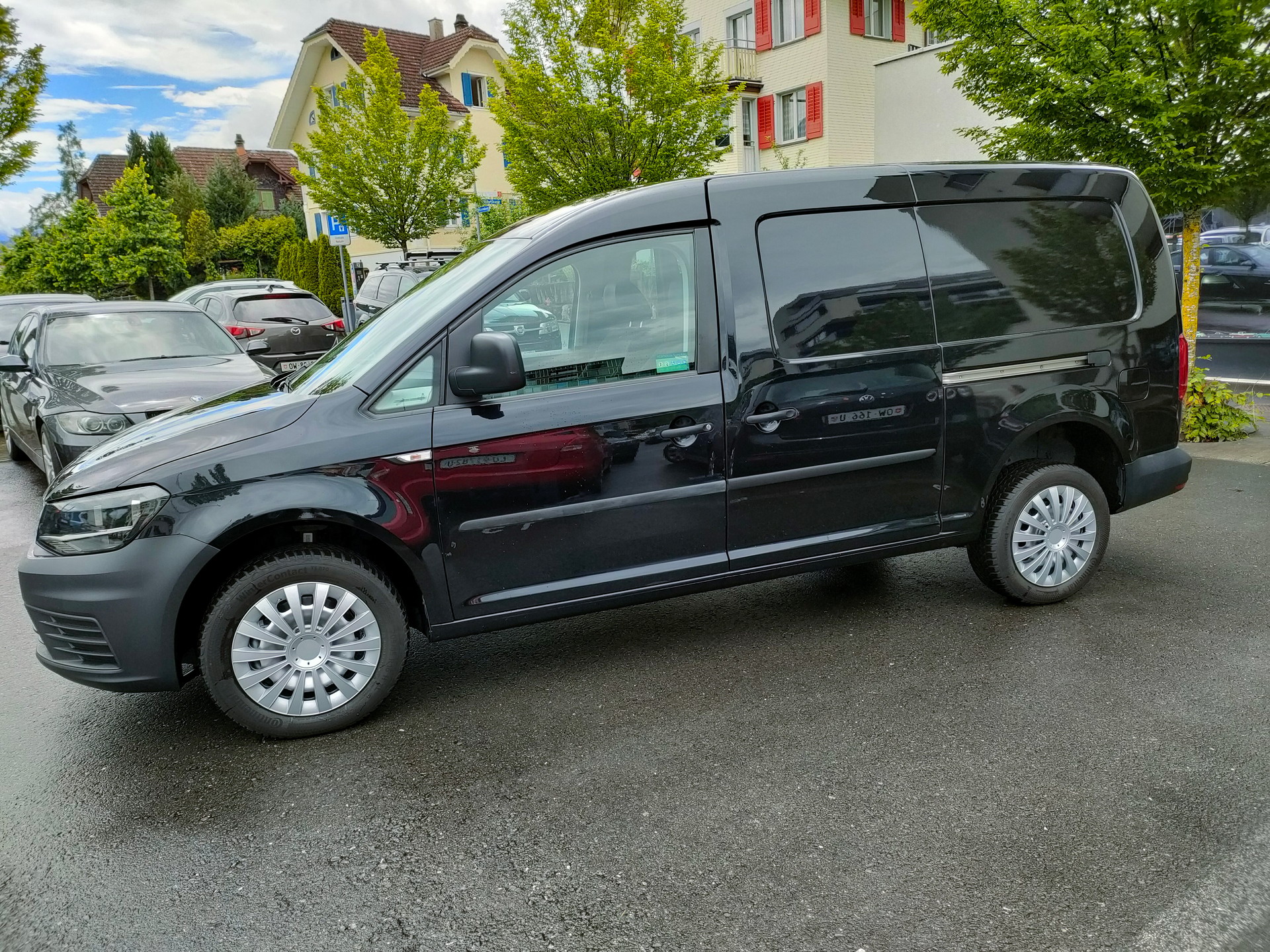 VW Caddy Maxi 2.0TDI 4Motion BlueMotion Technology-image-1