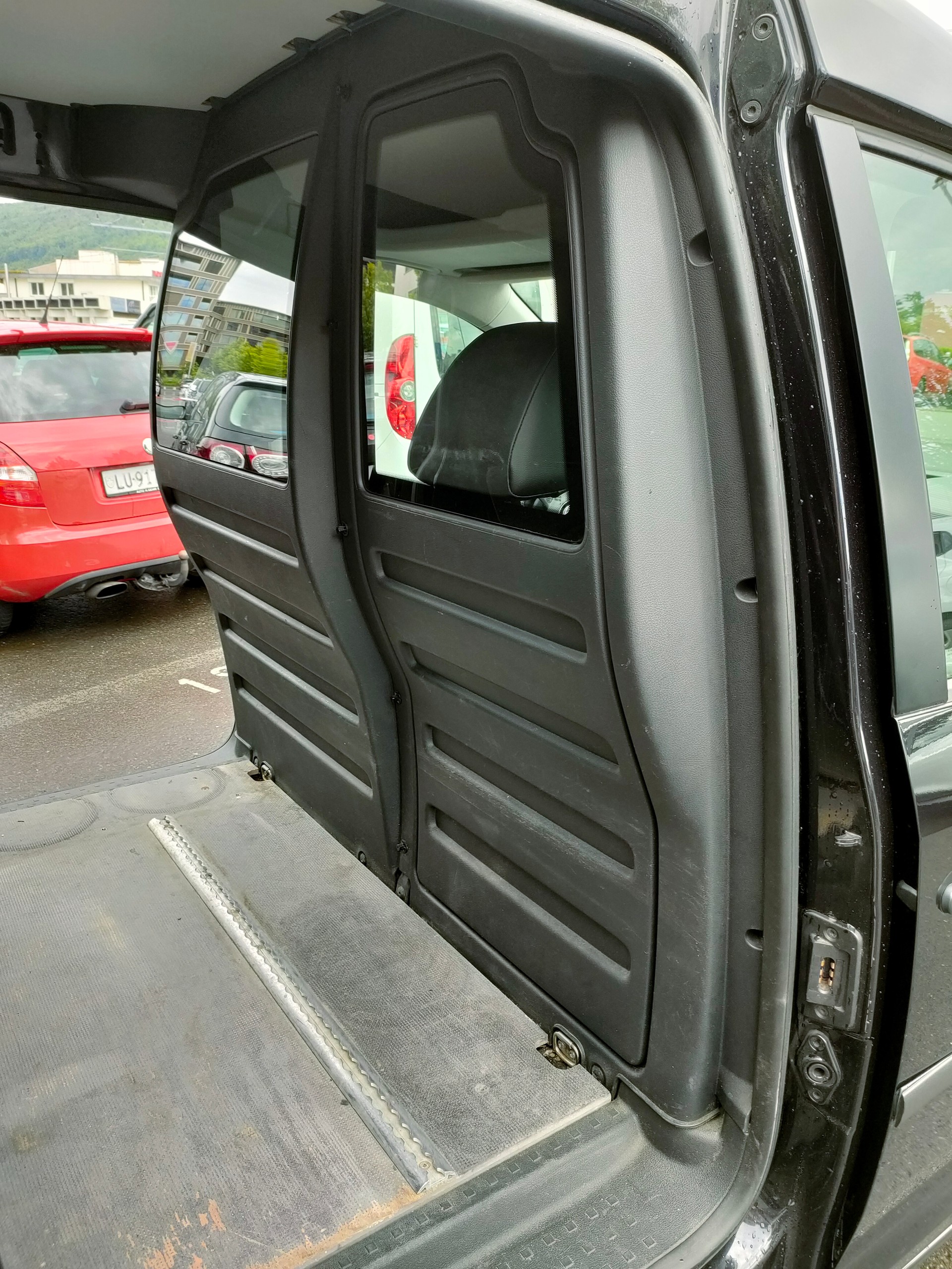 VW Caddy Maxi 2.0TDI 4Motion BlueMotion Technology-image-5