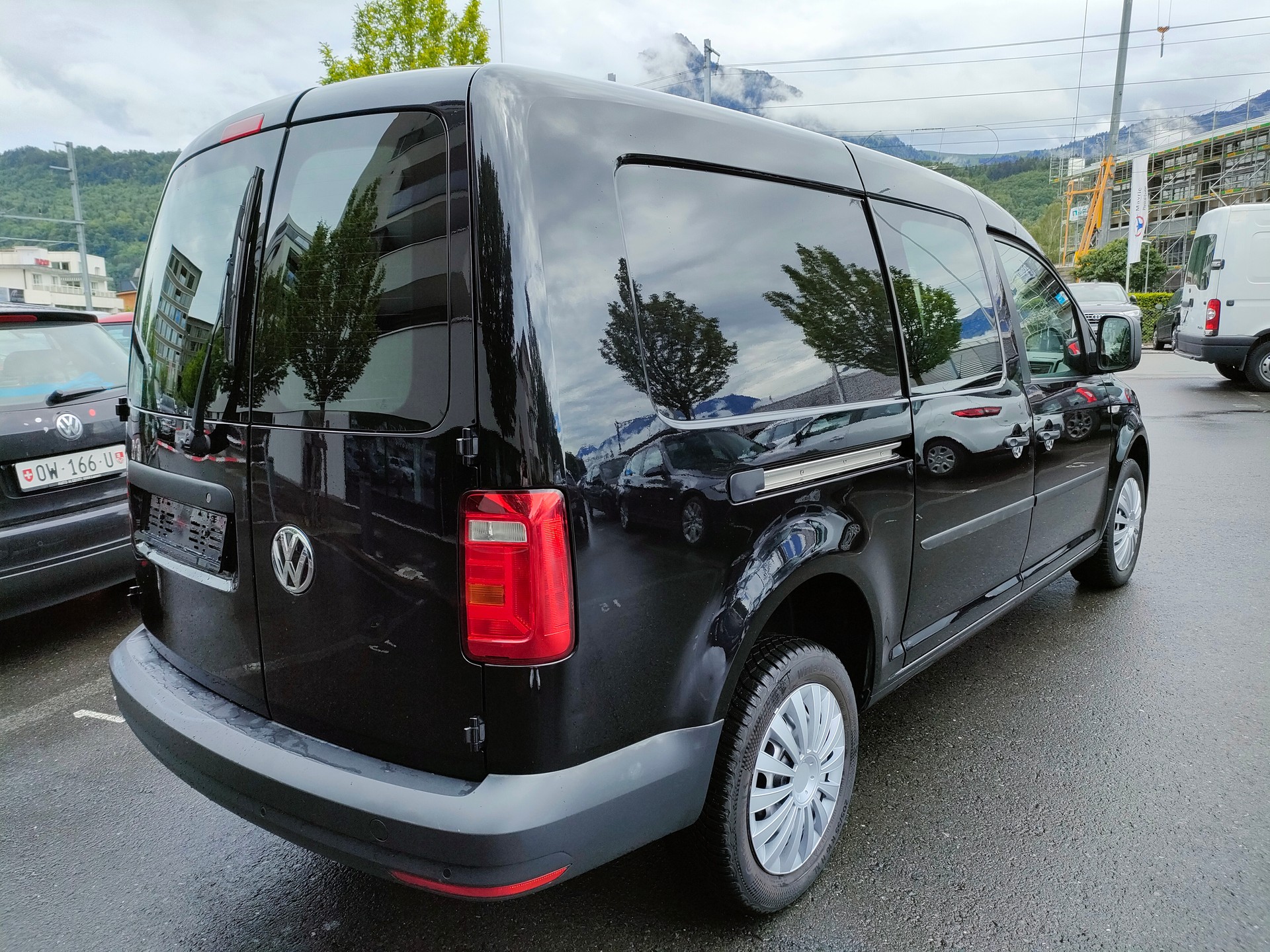 VW Caddy Maxi 2.0TDI 4Motion BlueMotion Technology-image-3