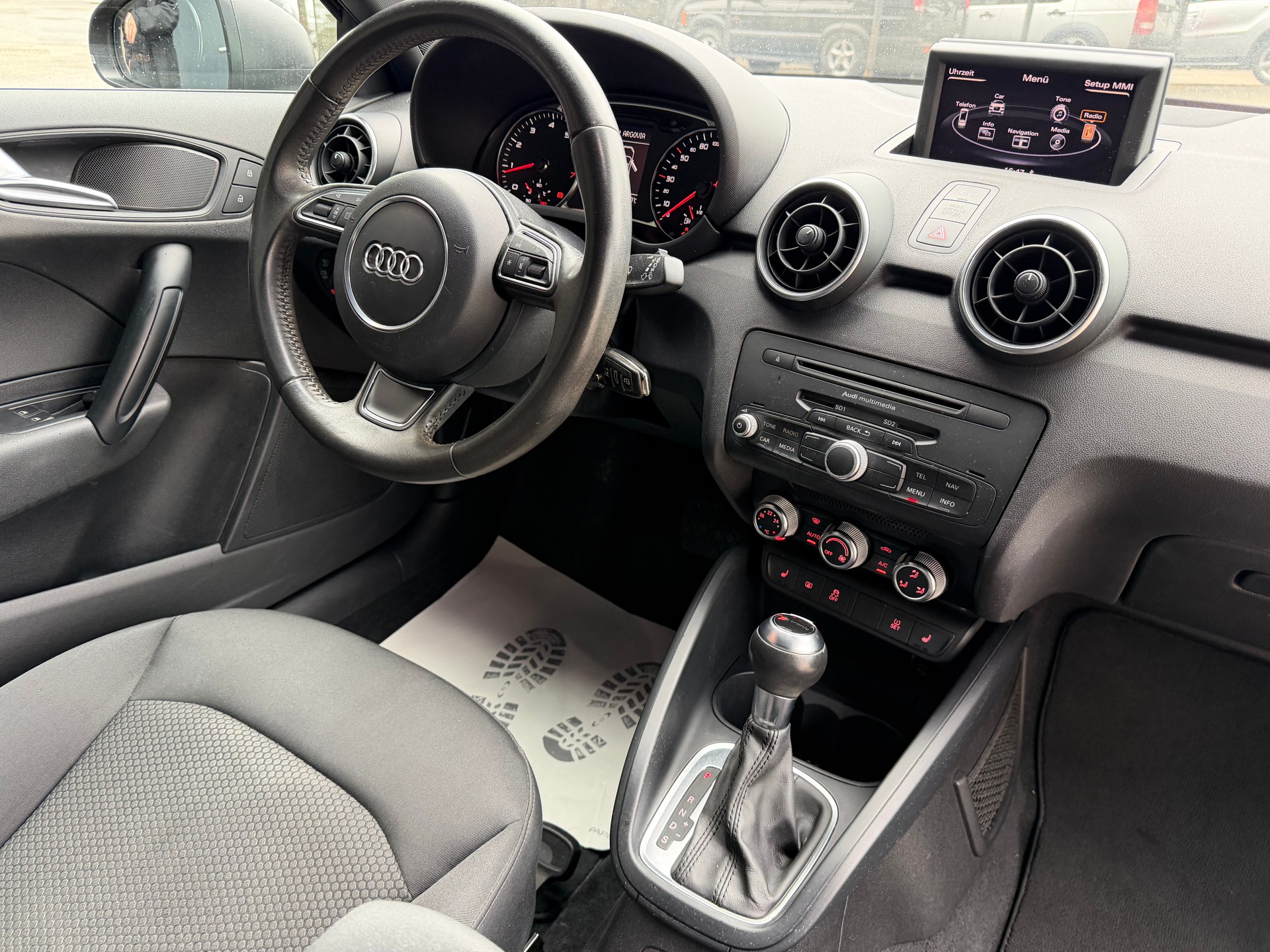 AUDI A1 1.4 TFSI Ambition S-tronic-image-9