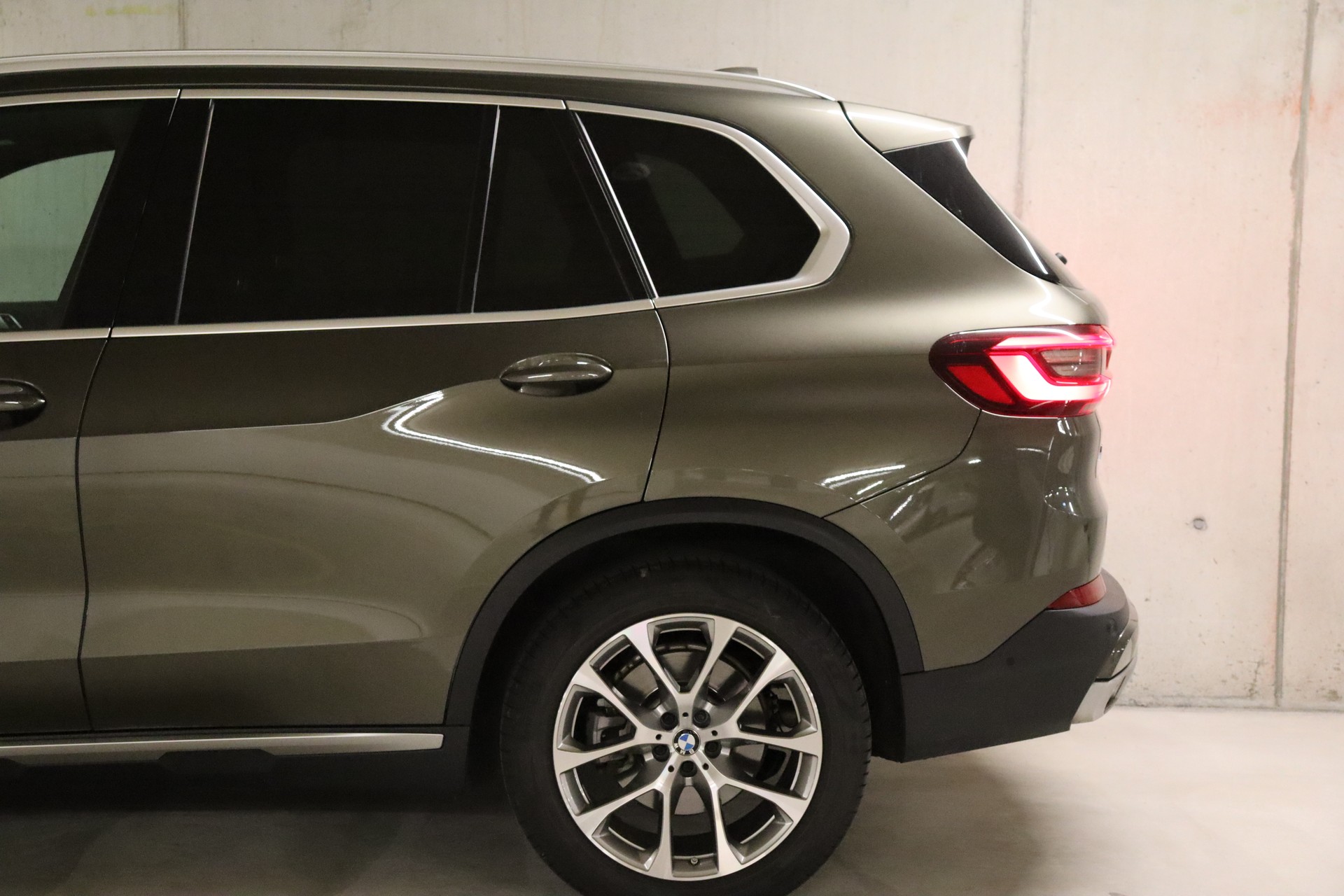 BMW X5 xDrive 48V 30d Steptronic **CH-FZ**AHK**-image-9