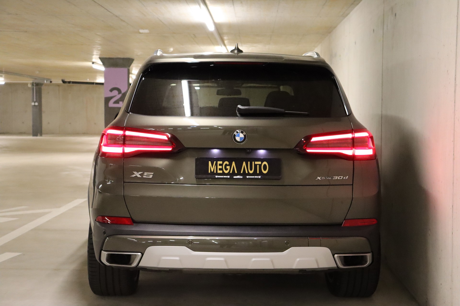 BMW X5 xDrive 48V 30d Steptronic **CH-FZ**AHK**-image-11