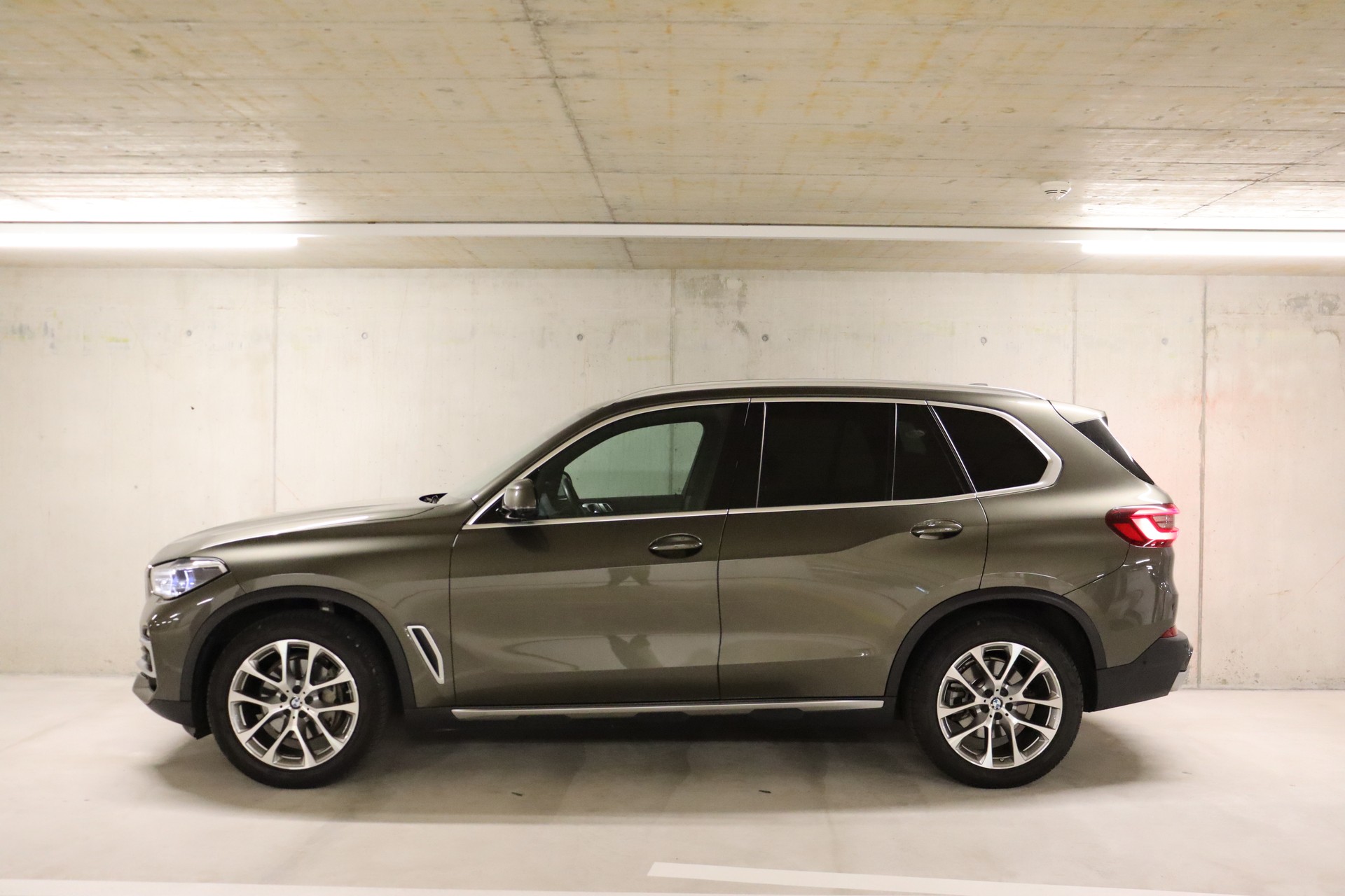 BMW X5 xDrive 48V 30d Steptronic **CH-FZ**AHK**-image-8