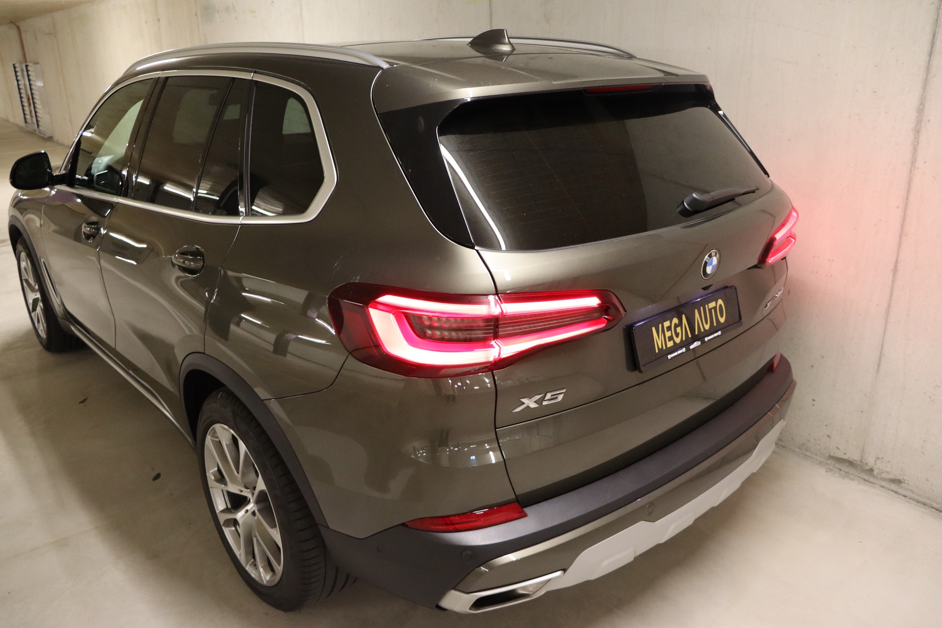 BMW X5 xDrive 48V 30d Steptronic **CH-FZ**AHK**-image-12