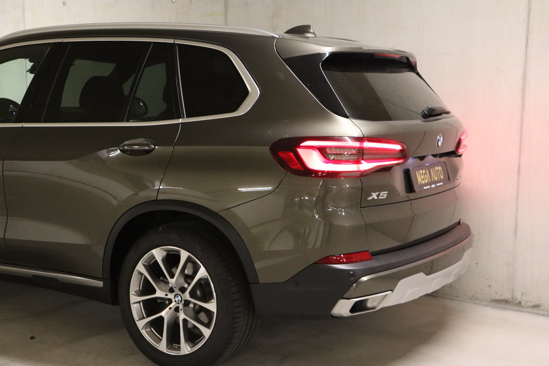 BMW X5 xDrive 48V 30d Steptronic **CH-FZ**AHK**-image-10