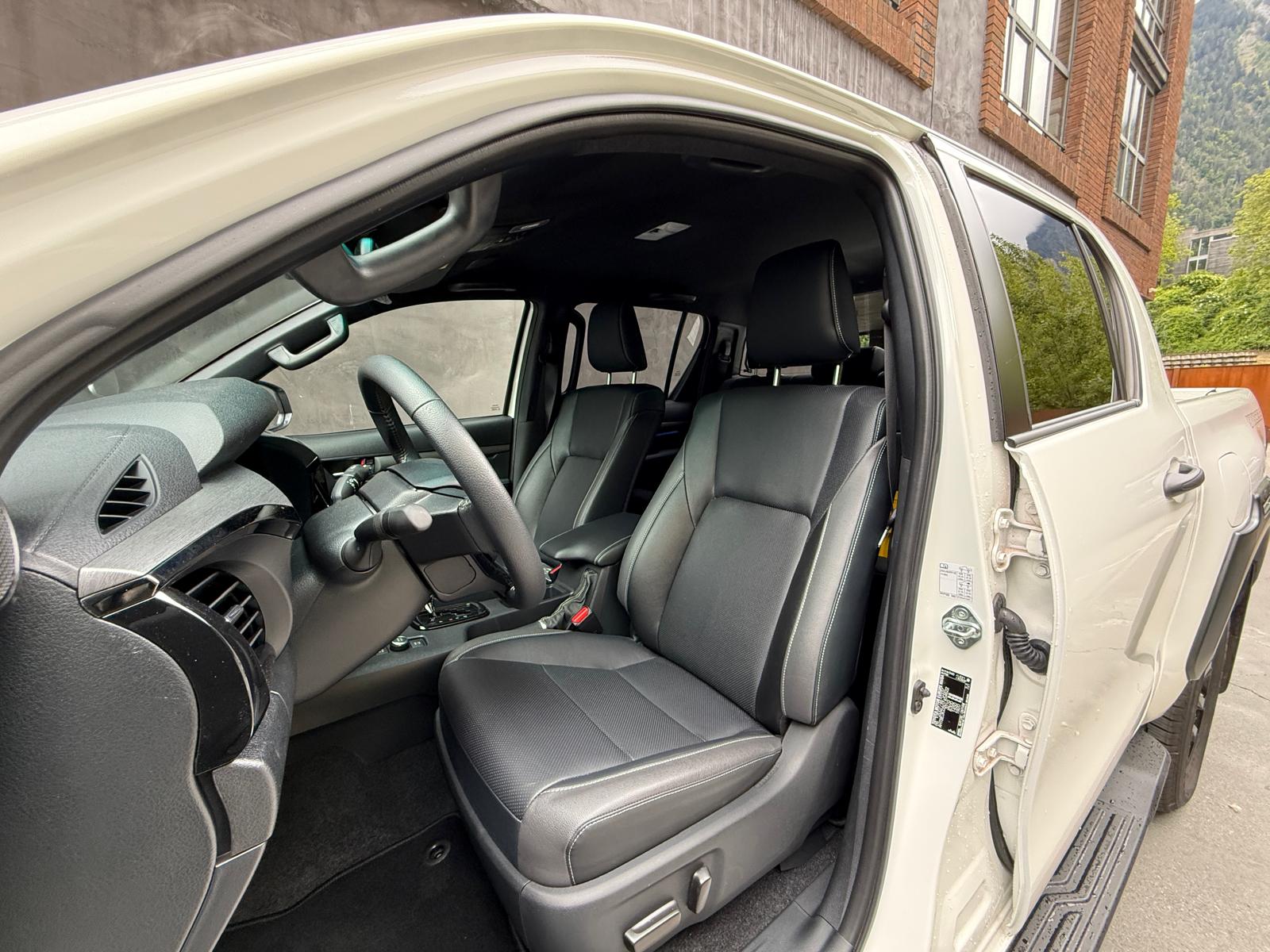 TOYOTA Hilux 2.8d MHEV Invincible Double Cab 4x4-image-8