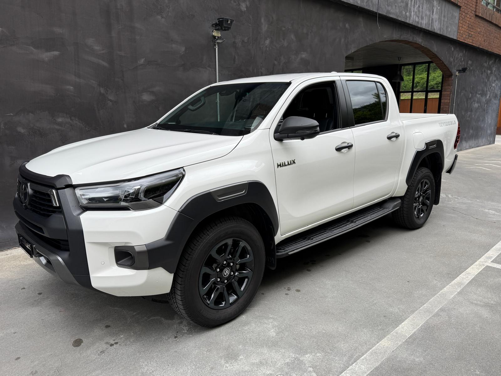 TOYOTA Hilux 2.8d MHEV Invincible Double Cab 4x4-image-7