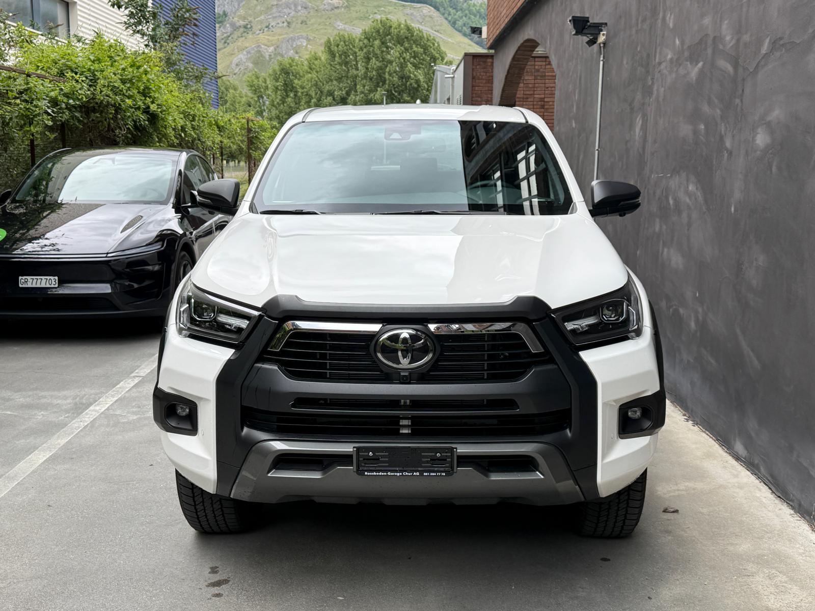 TOYOTA Hilux 2.8d MHEV Invincible Double Cab 4x4-image-2
