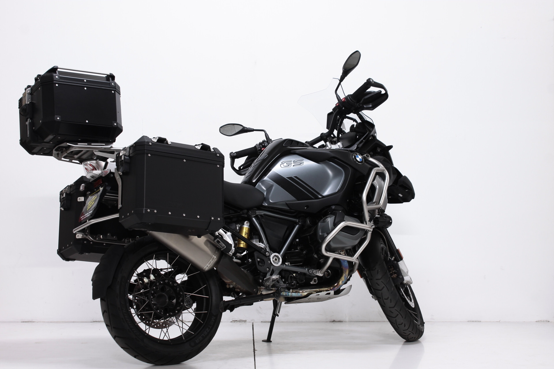 BMW R 1250 GS Adventure Triple Black-showroom-element-2