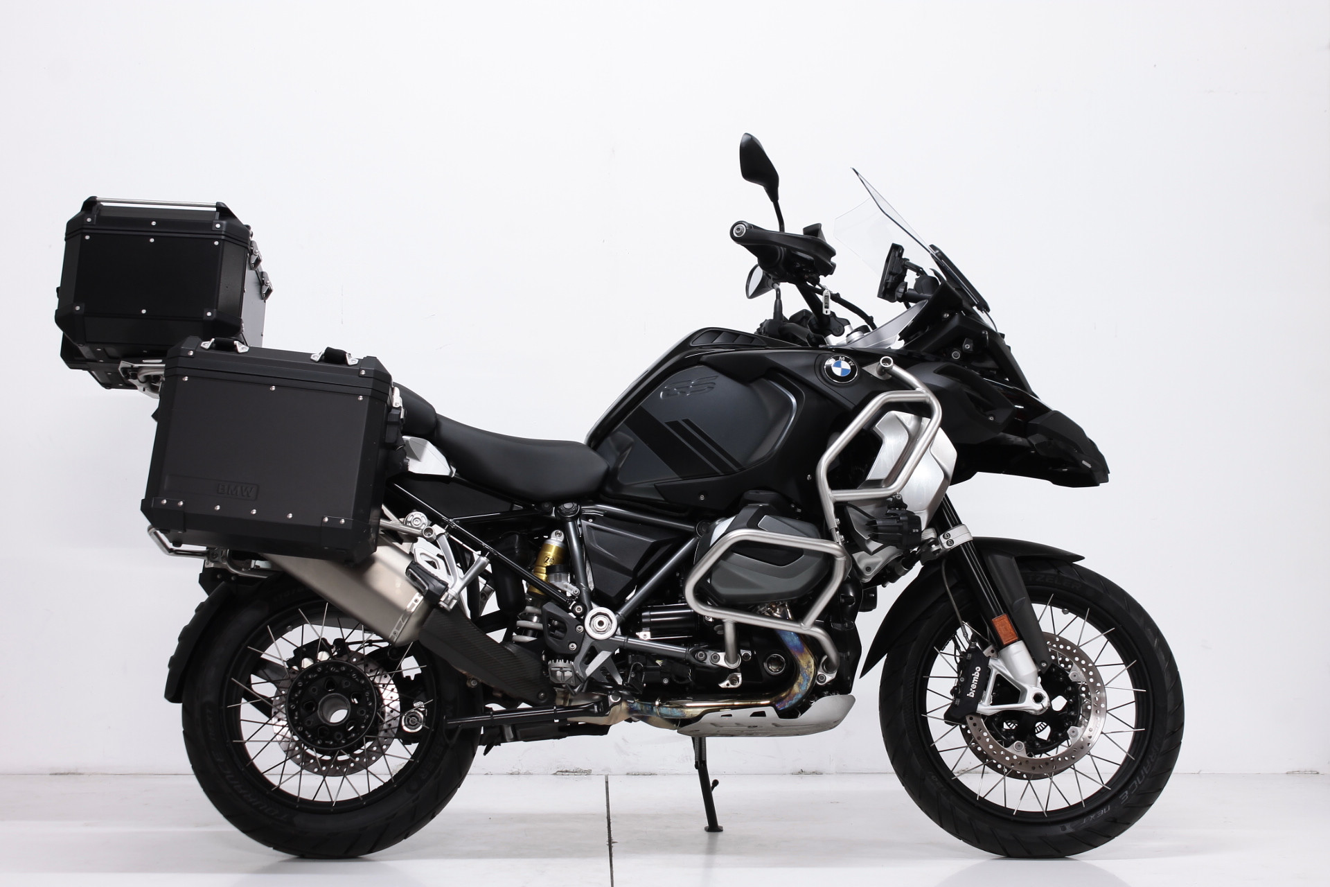 BMW R 1250 GS Adventure Triple Black-showroom-element-1