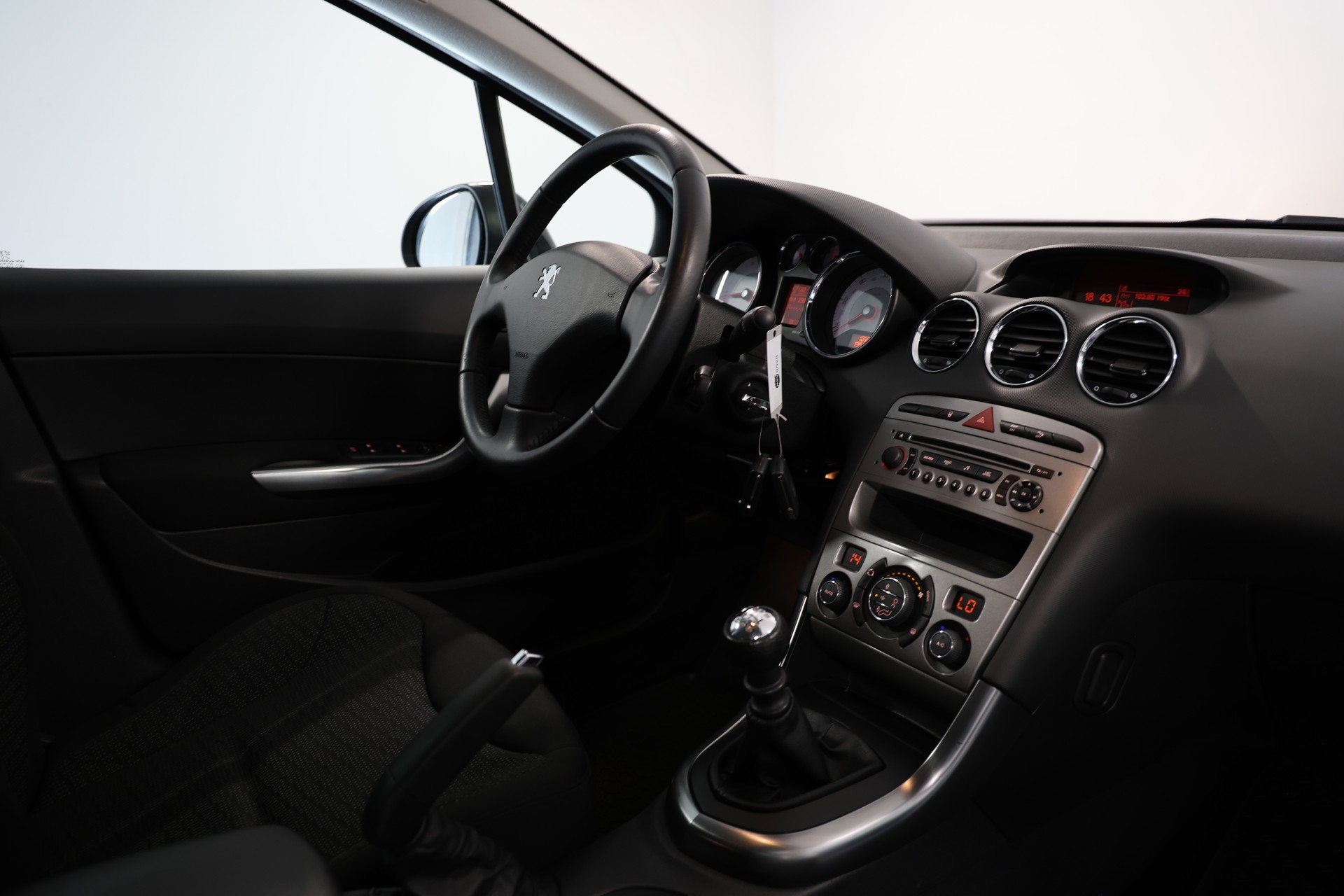 PEUGEOT 308 SW 1.6 16V Turbo Sport Pack-image-9