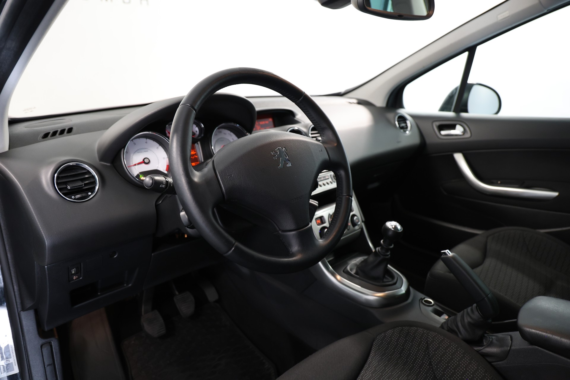 PEUGEOT 308 SW 1.6 16V Turbo Sport Pack-image-12