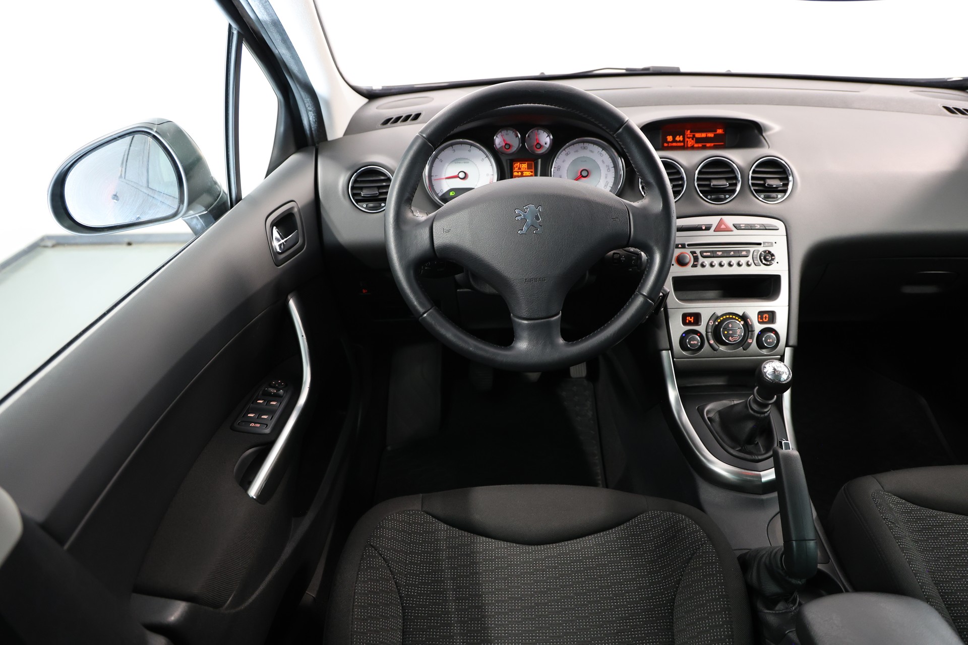 PEUGEOT 308 SW 1.6 16V Turbo Sport Pack-image-11
